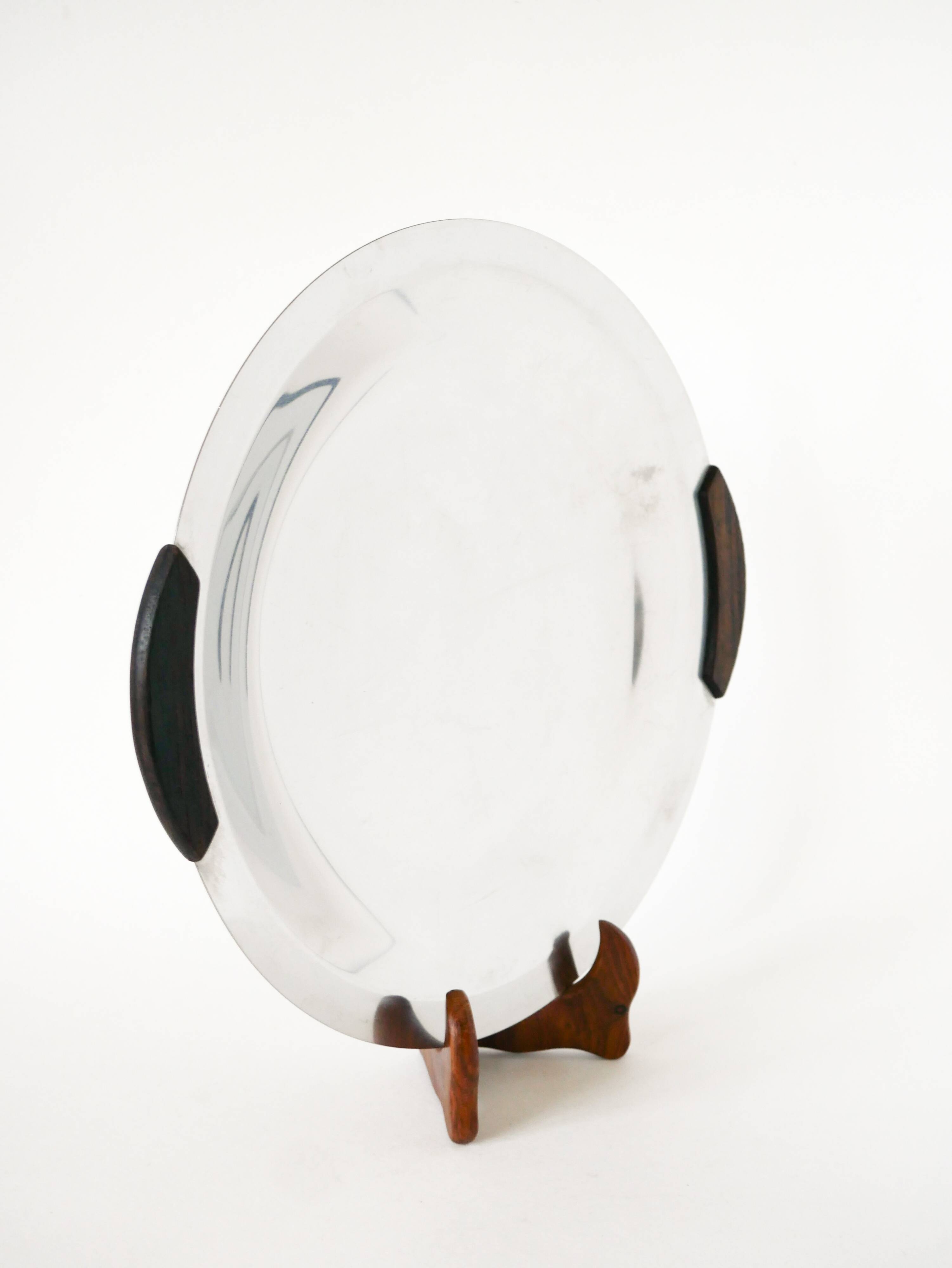 Round stainless steel dish with wooden handles, Design, 1970 - 32 cm