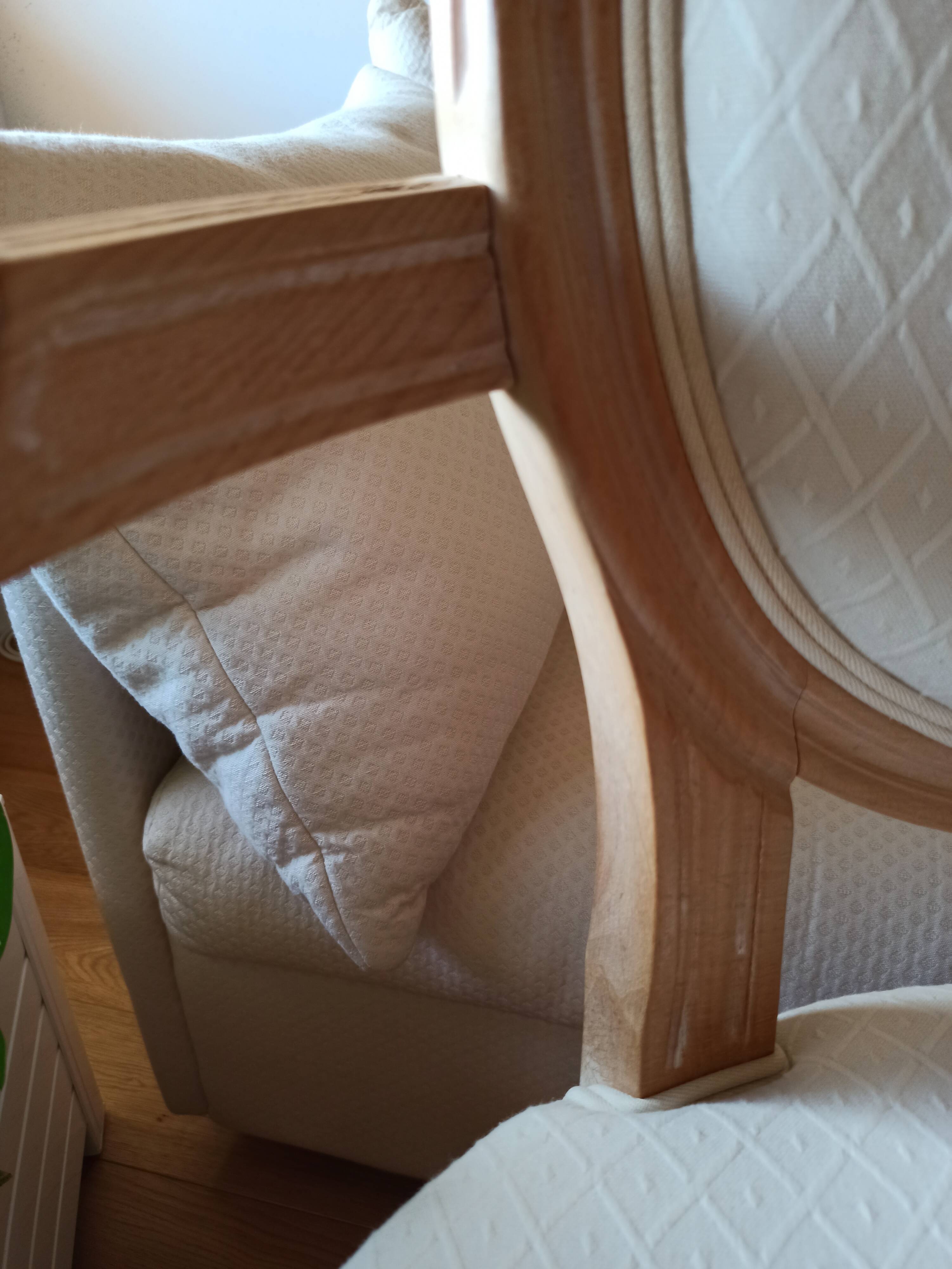 Fauteuil médaillon beige style Louis XVI très bon état