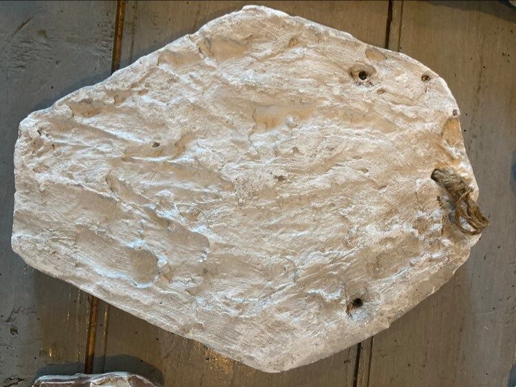 Lot bas-relief in plaster