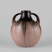 Vase en grès signé Méténier, double anse, émail flammé rose et noir