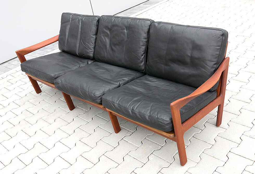 Sofa and armchairs designed by Illum Wikkelso