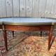Table basse bouillotte à oreilles de style Louis XVI