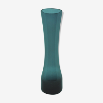 Vase en verre bleu Riihimaen par Tamara Aladin