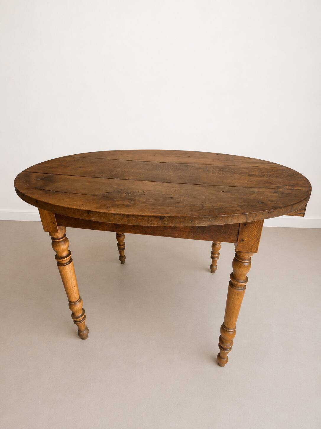 Oval farmhouse table