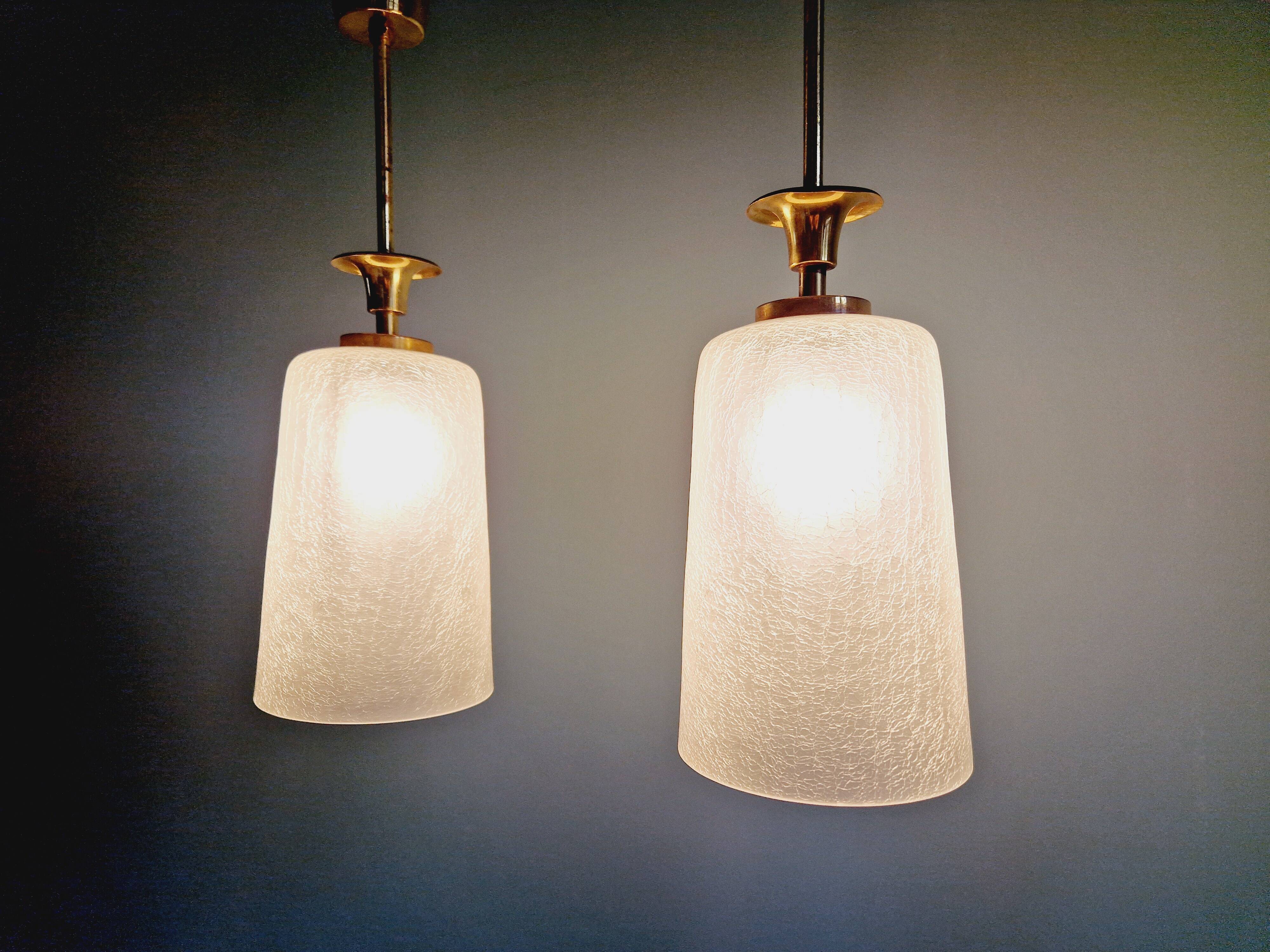 Pair of Mid Century Pendant Lights in Brass and Clear Crackle Glass, 1950s