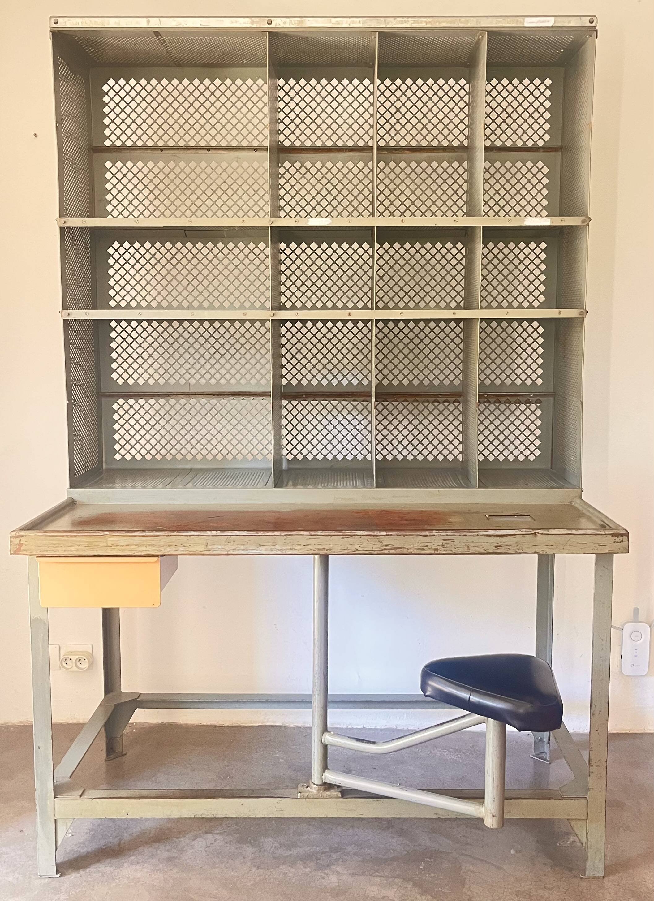 Bureau de tri postal industriel