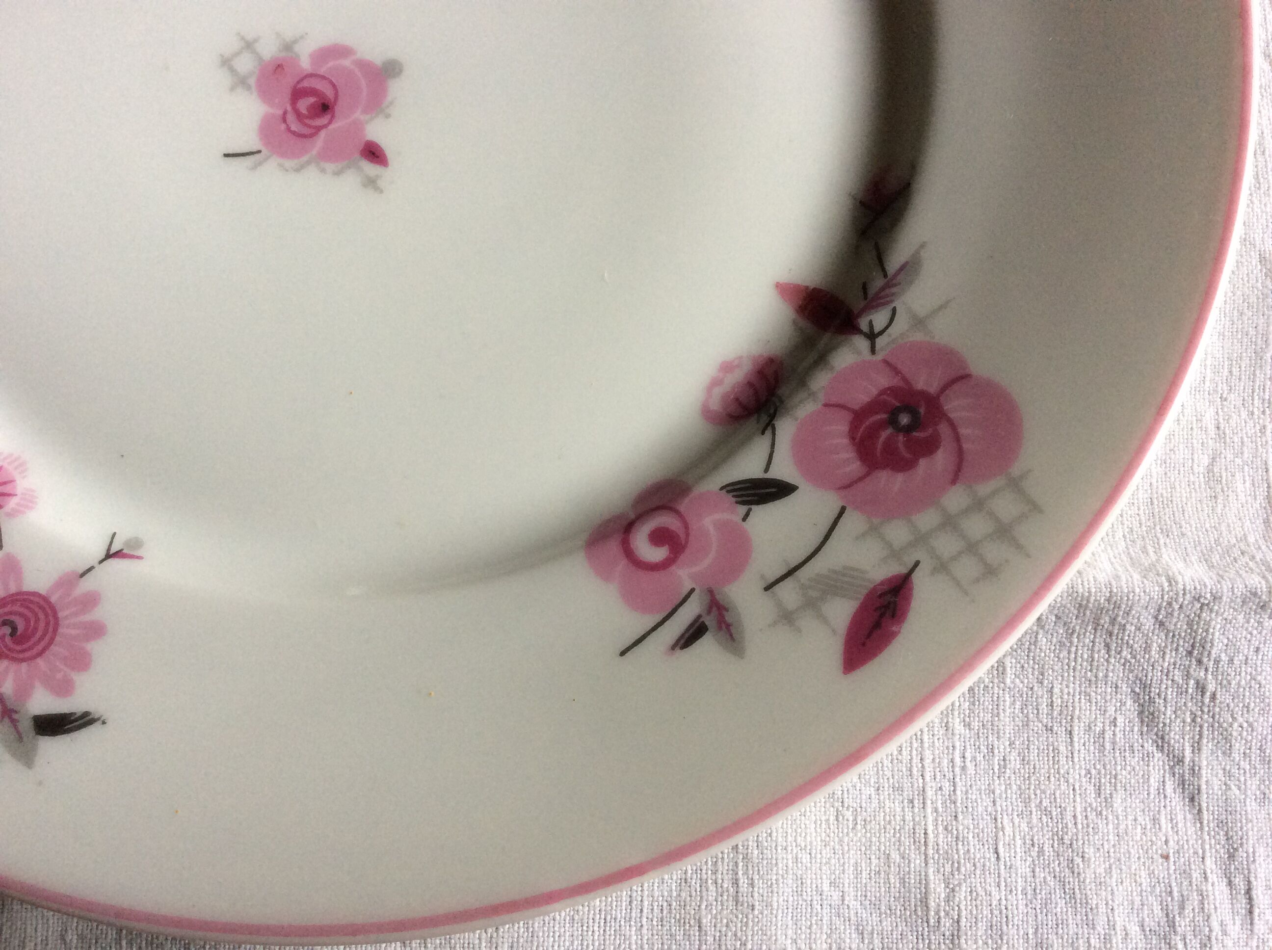 22 flat plates Limoges porcelain, flowers
