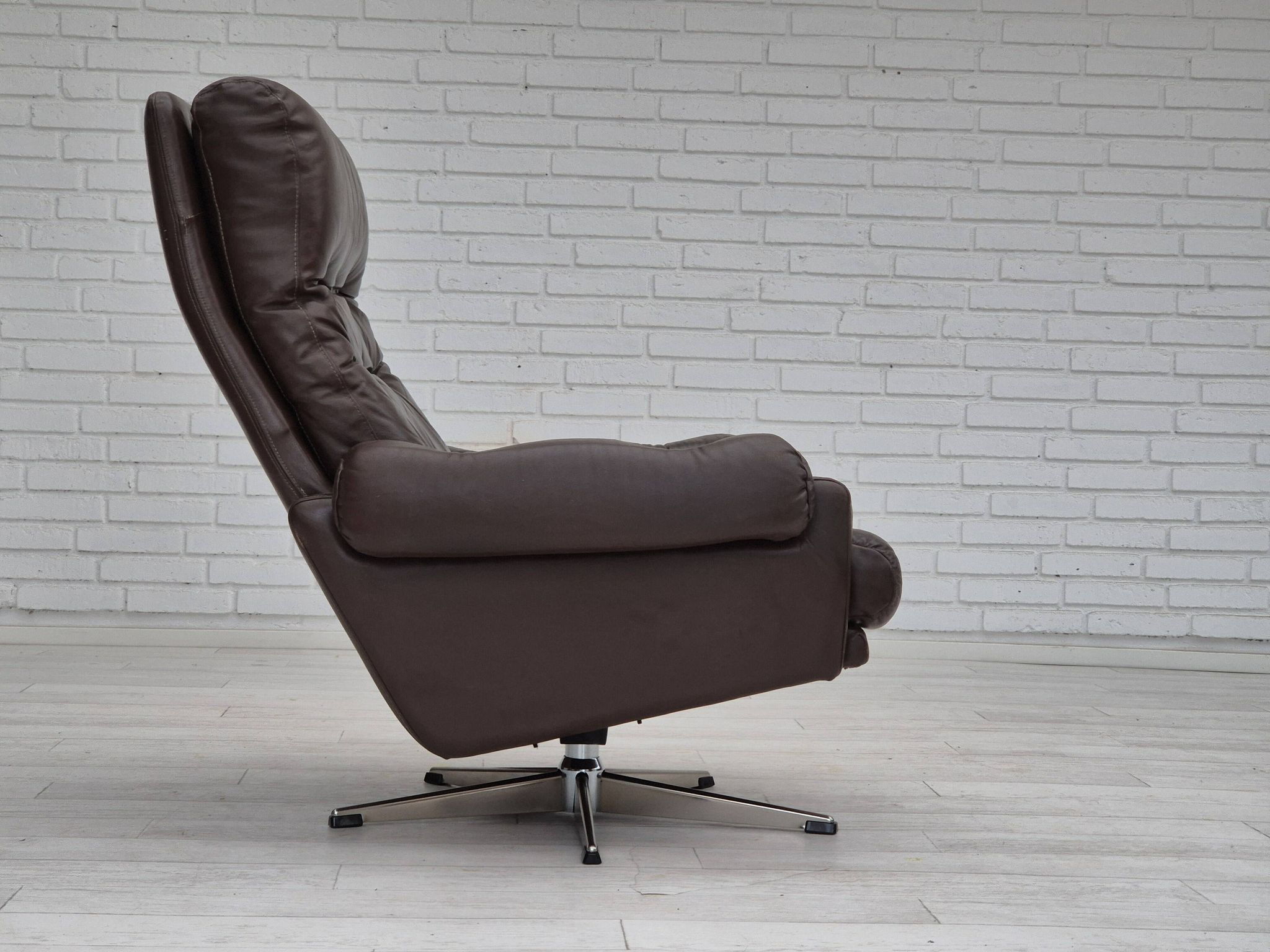 1970s, Danish swivel chair, original condition, brown furniture leather.