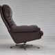 Chaise pivotante danoise des années 1970, état d'origine, cuir d'ameublement marron.