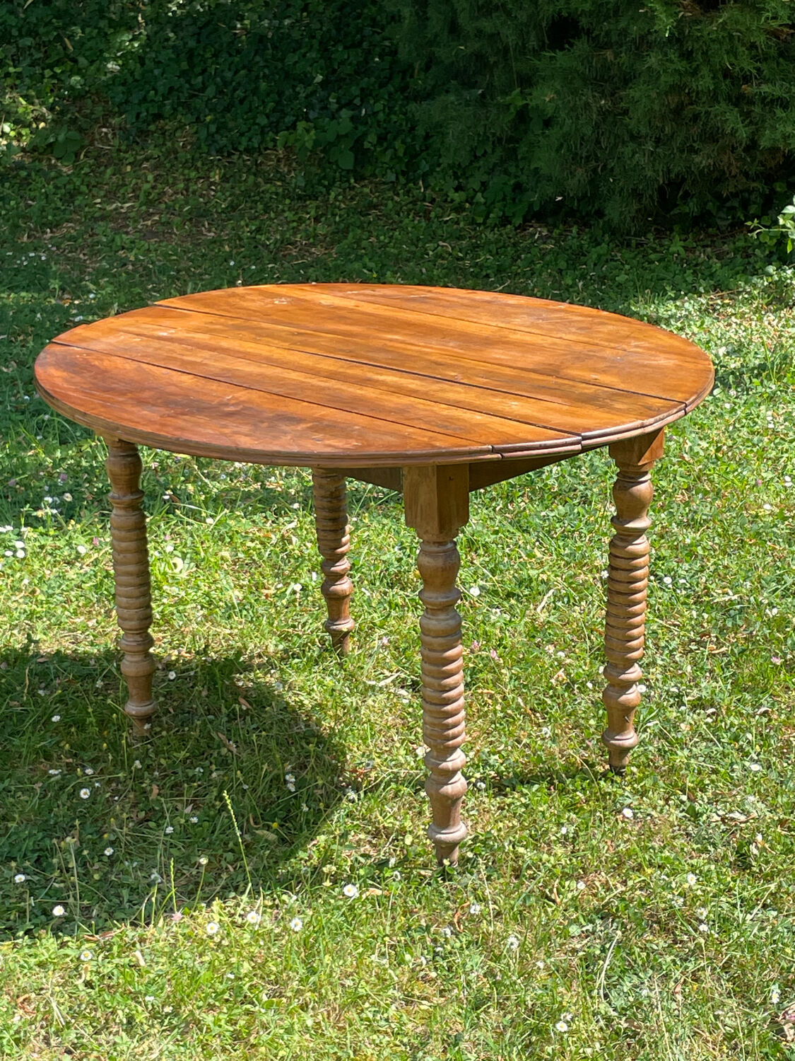 Oval wooden table with shutters Louis Philippe style