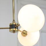 Lustre en laiton et verre opalin du milieu du siècle