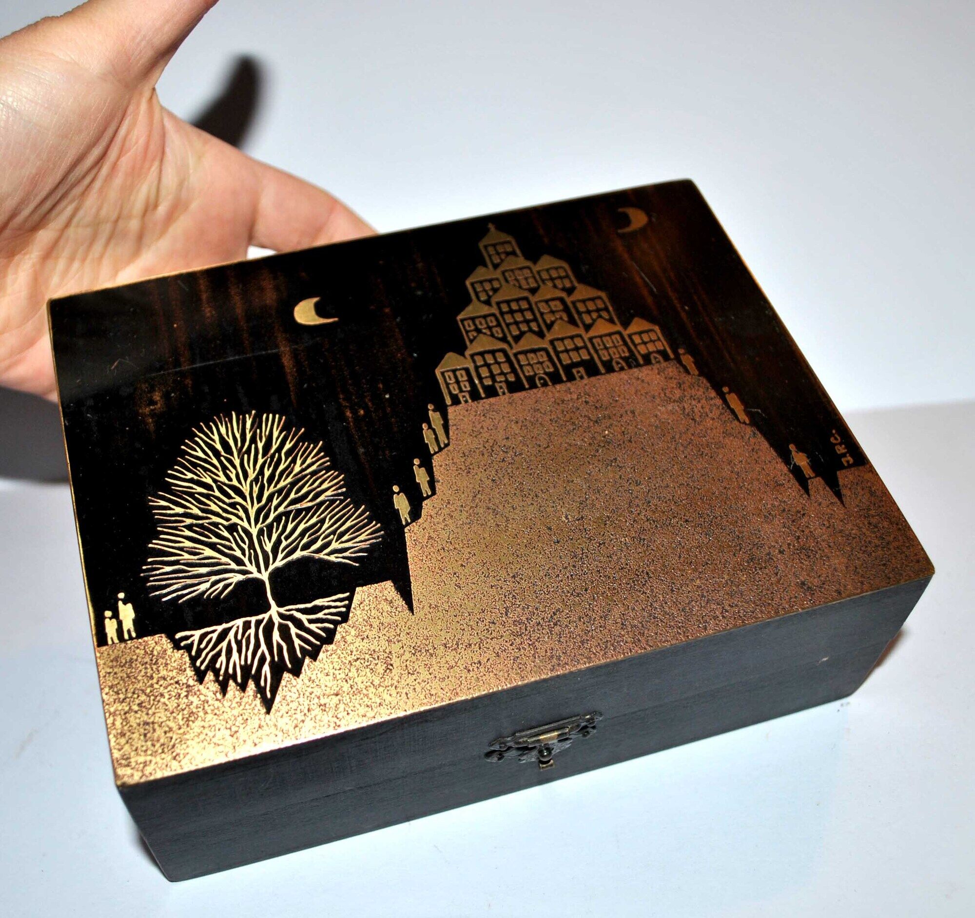 Box modernist box in wood and brass engraved DESIGN Artist JP Chevalier Dinanderie
