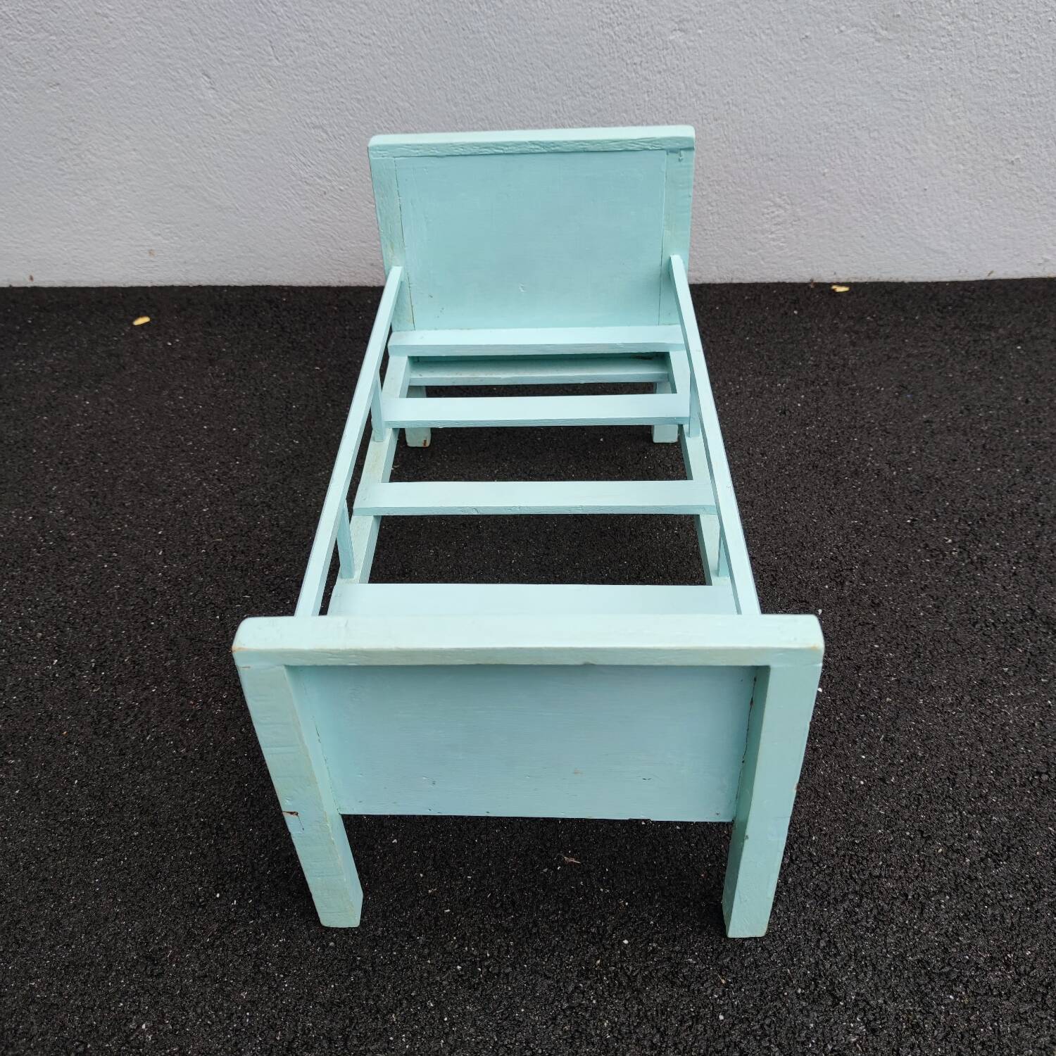 Doll bed