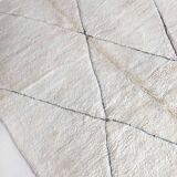 Beni Ouarain ecru Berber rug with black engraved diamonds 299x206cm