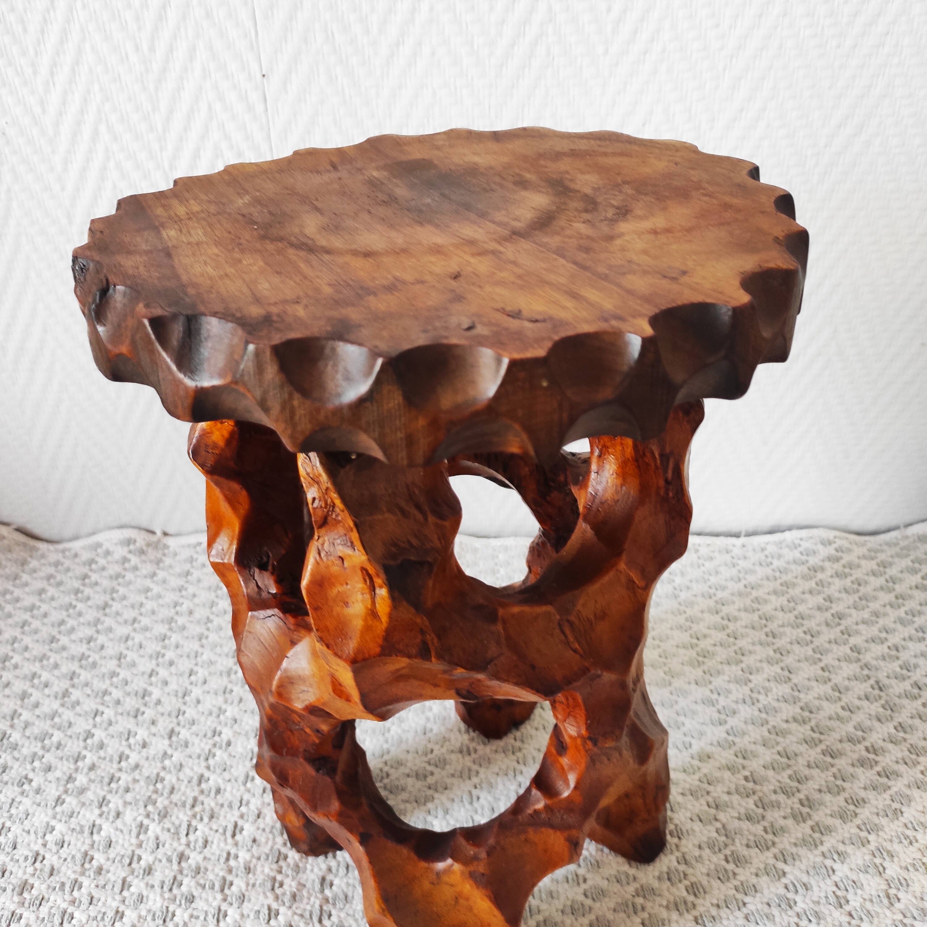Biomorphic stool in carved wood – Vintage organic work from the 1960s.