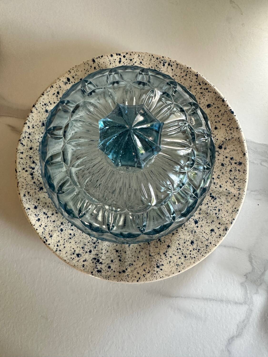 Sublime cloche de verre vintage bleu