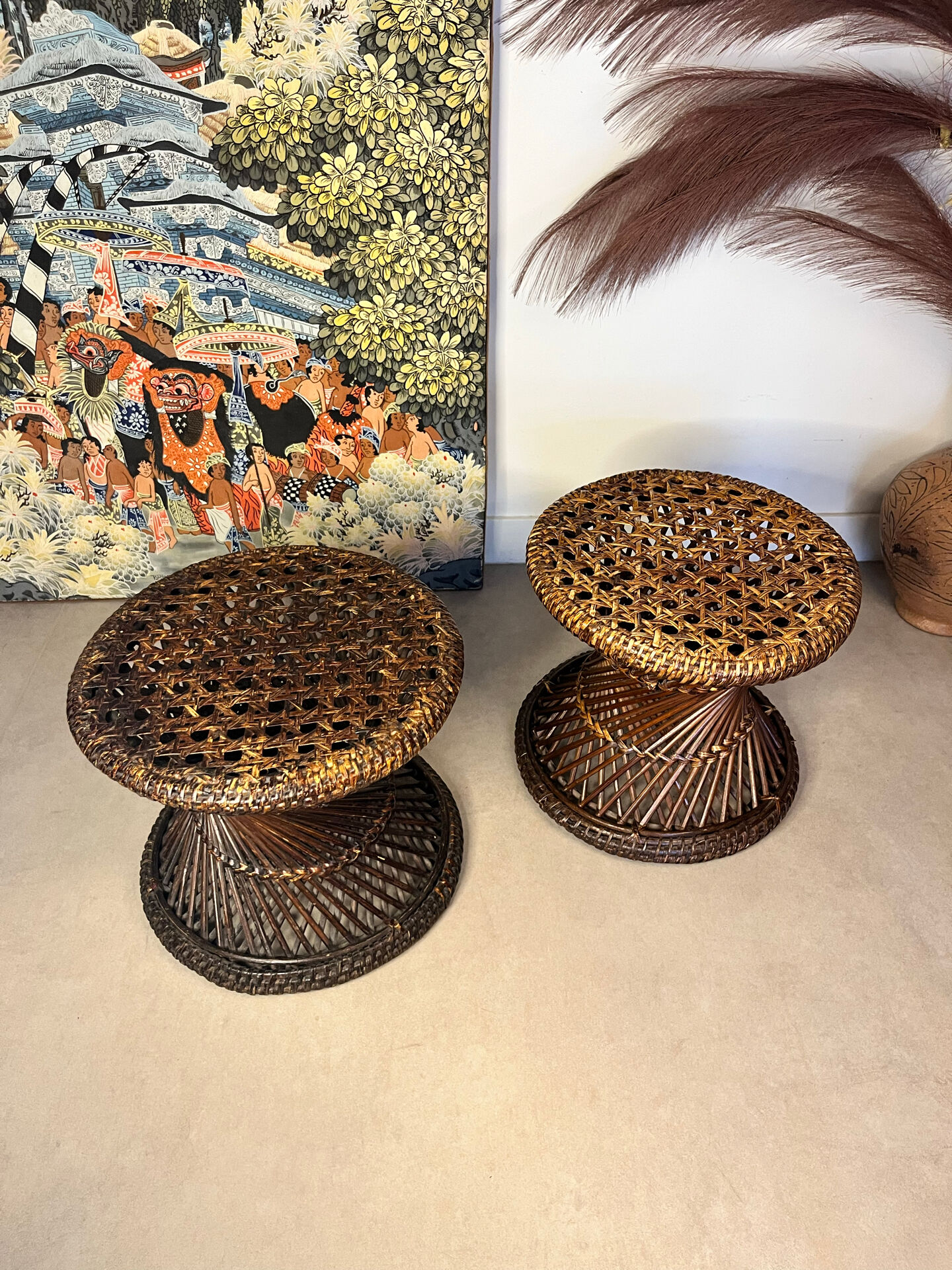 Paire de tabourets en rotin tressé