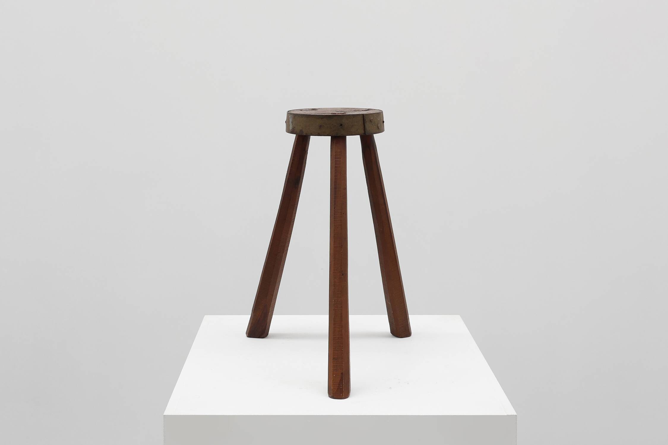 Brutalist French solid oak tripod stool with metal rim, 1850s