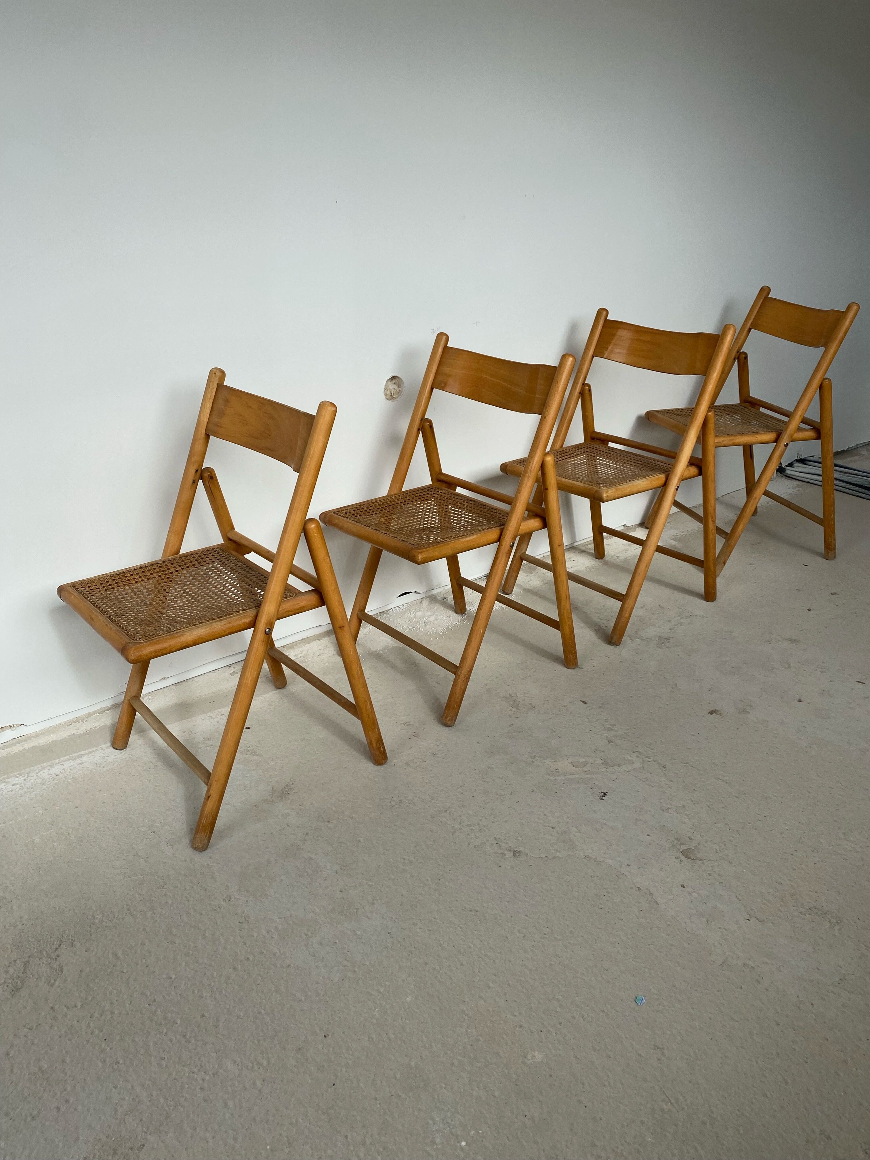 Set of 4 folding chairs, vintage design, wooden structure and canned seat. Around 1970