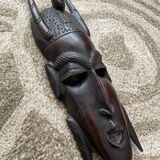 Masque africain en ébène sculpté