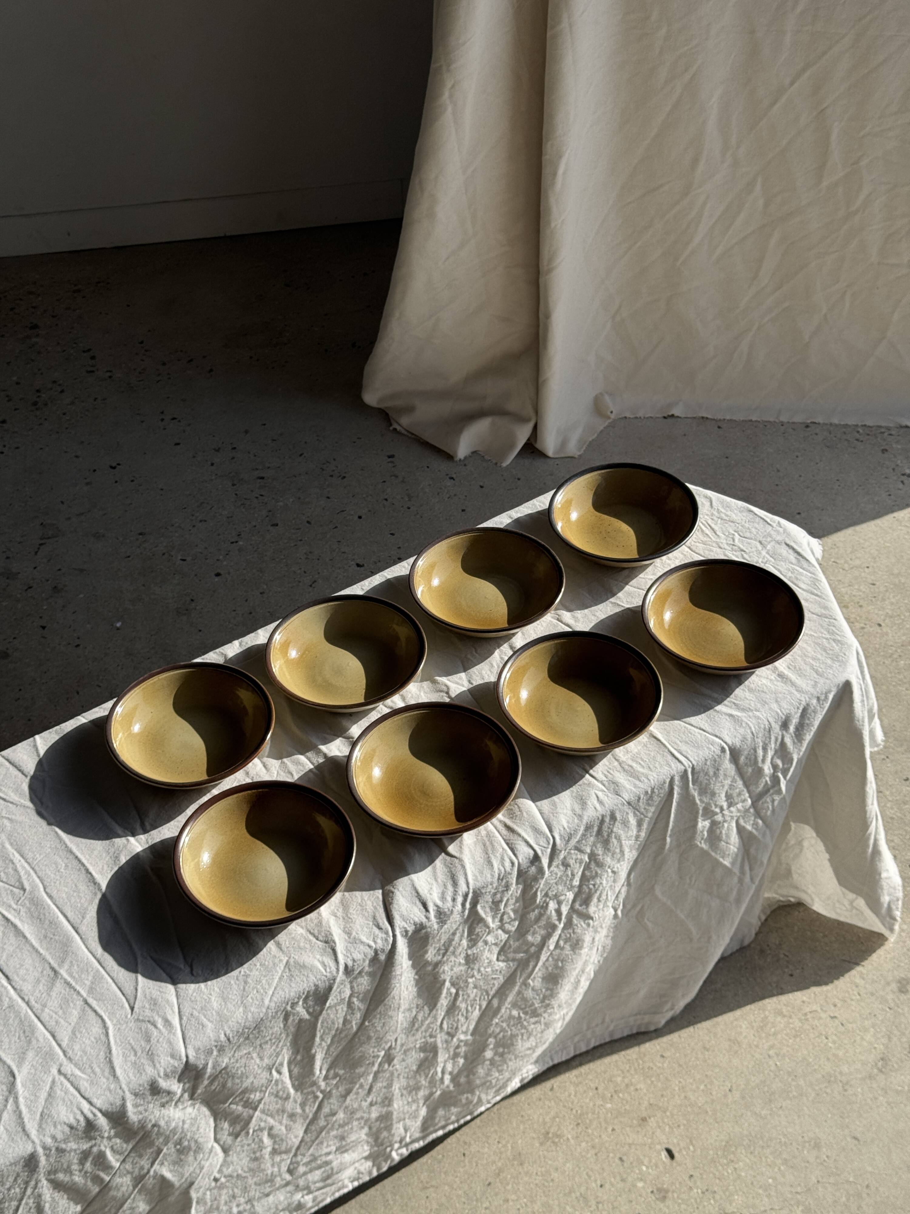 Set of 8 brown-rimmed stoneware deep plates Atelier Saint Simon D19.5