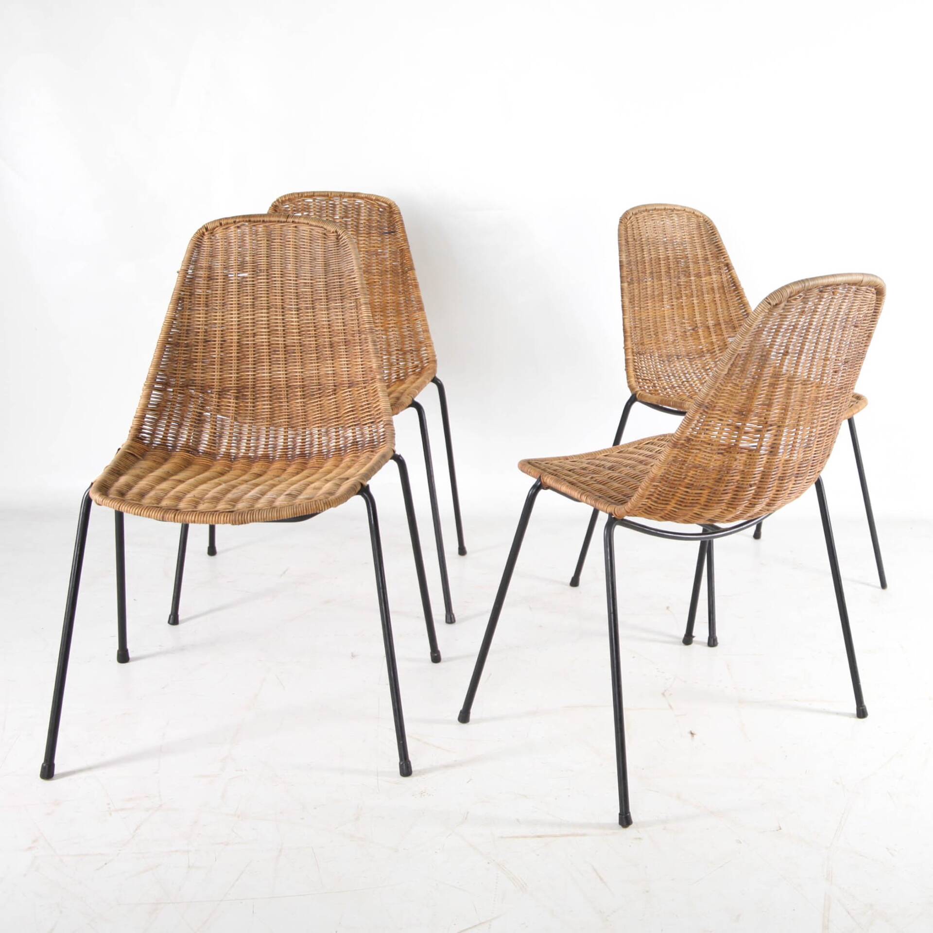 Set of 4 wicker and iron chairs