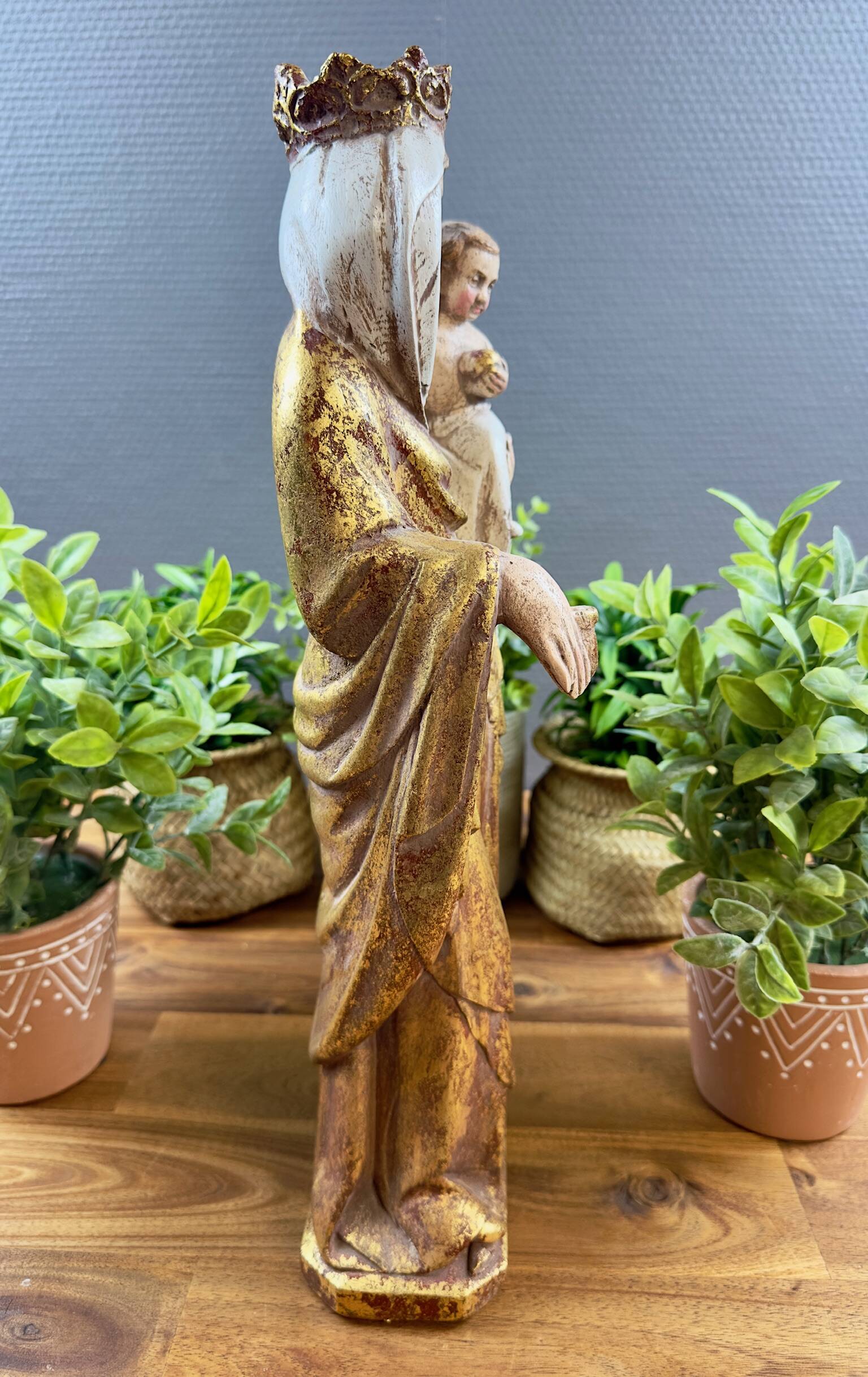 Statue of the Virgin holding the Child Jesus in polychrome terracotta.