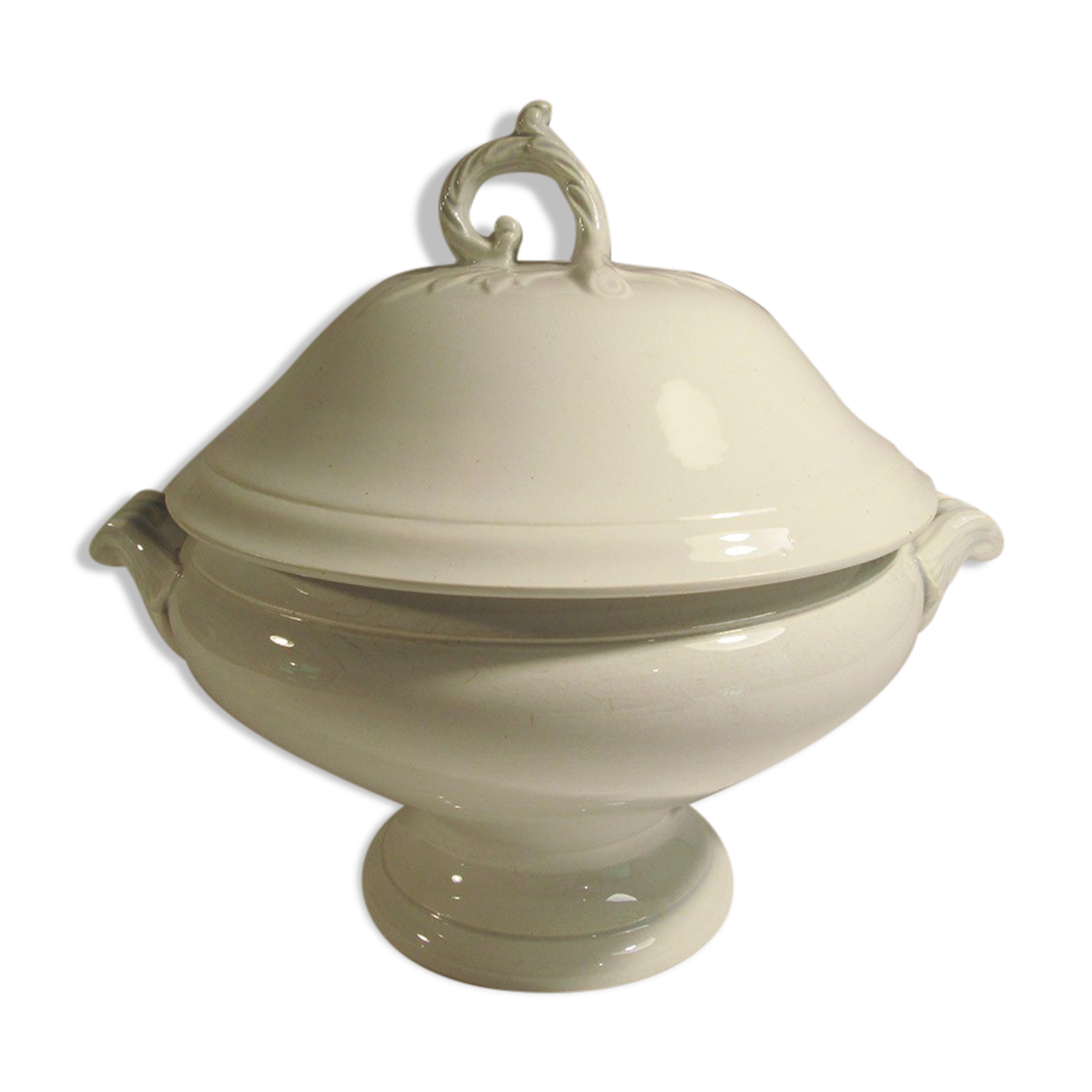 White soup pot Saint-Amand and Hamage