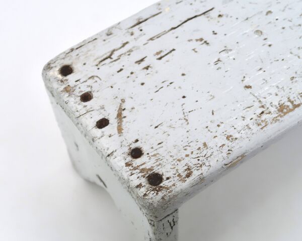 Petit banc gris ou marche pied en bois, tabouret porte plante années 50