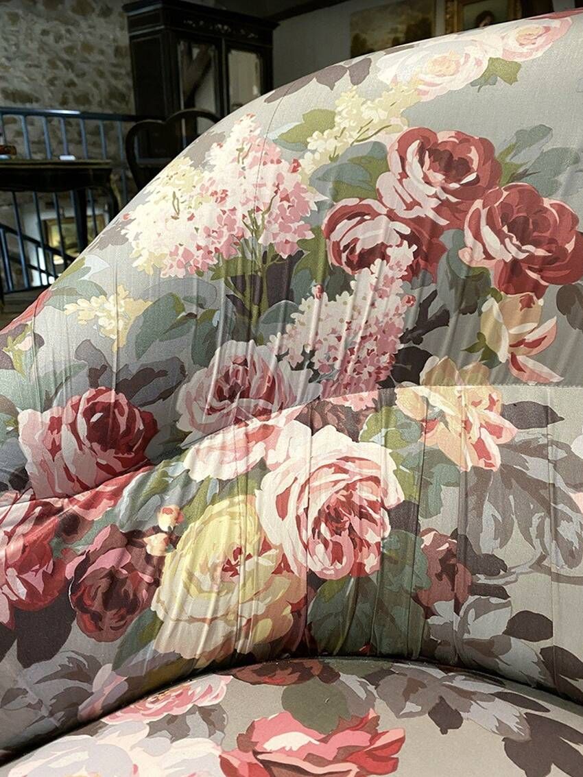 Set of two toad-shaped sofas covered in floral fabric.