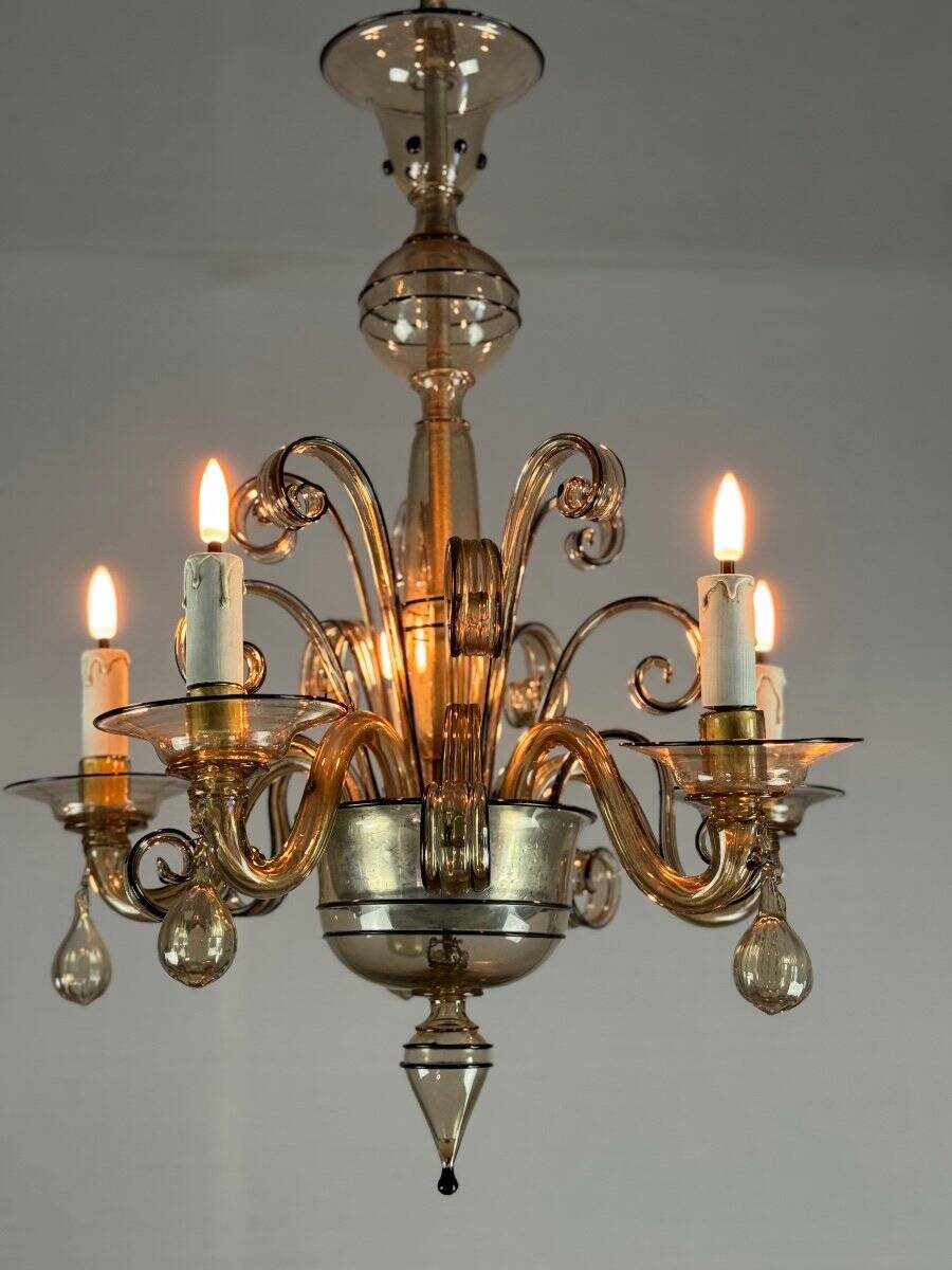 Venetian chandelier in golden Murano glass with a black border, circa 1950