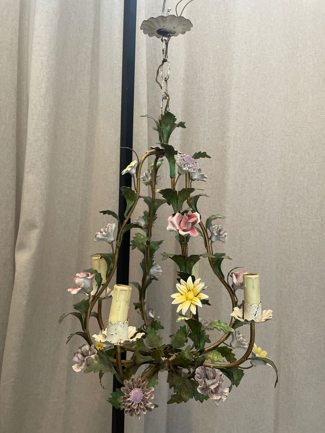 Lustre cage métal doré et porcelaine 1950