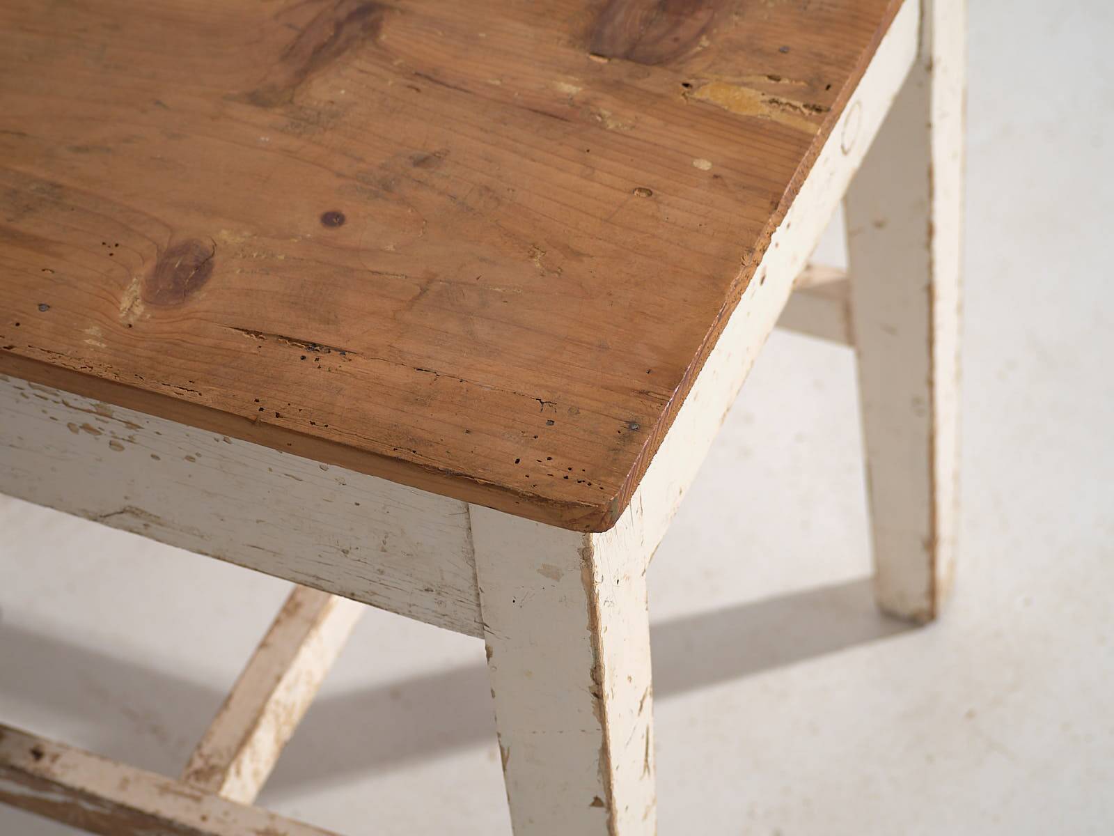 Antique white wooden bedside table (circa 1920)