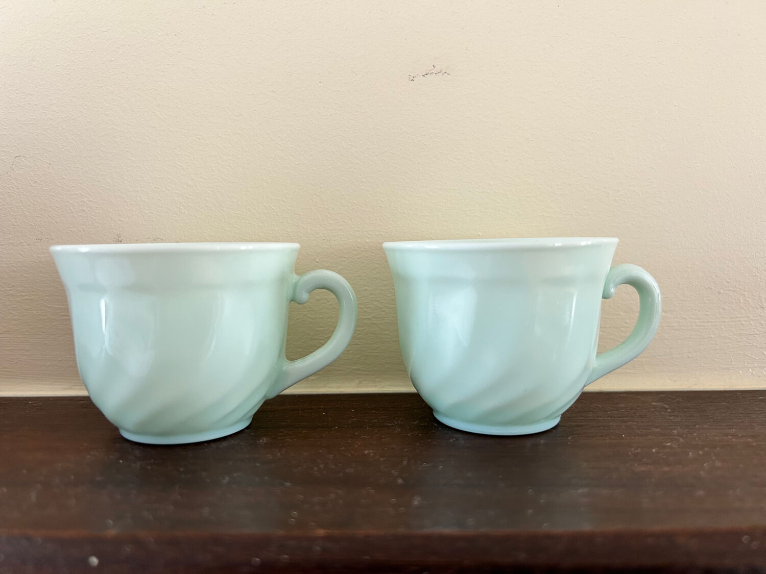2 Arcopal coffee cups