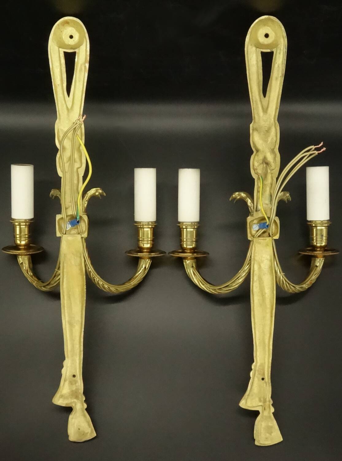Large pair of wall lights, eagle heads, Louis XVI style from Hettier Vincent - gilded bronze