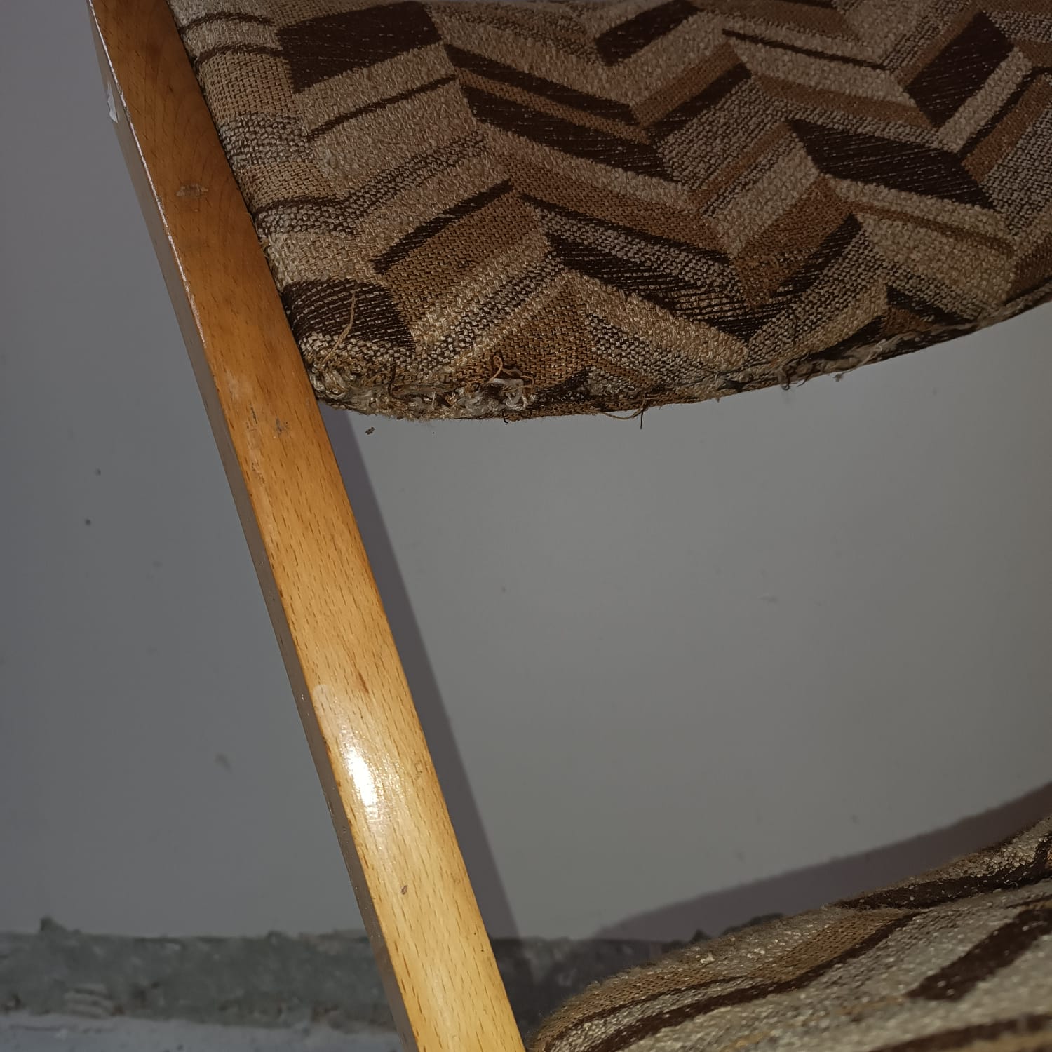 Lots of 4 vintage wooden chairs