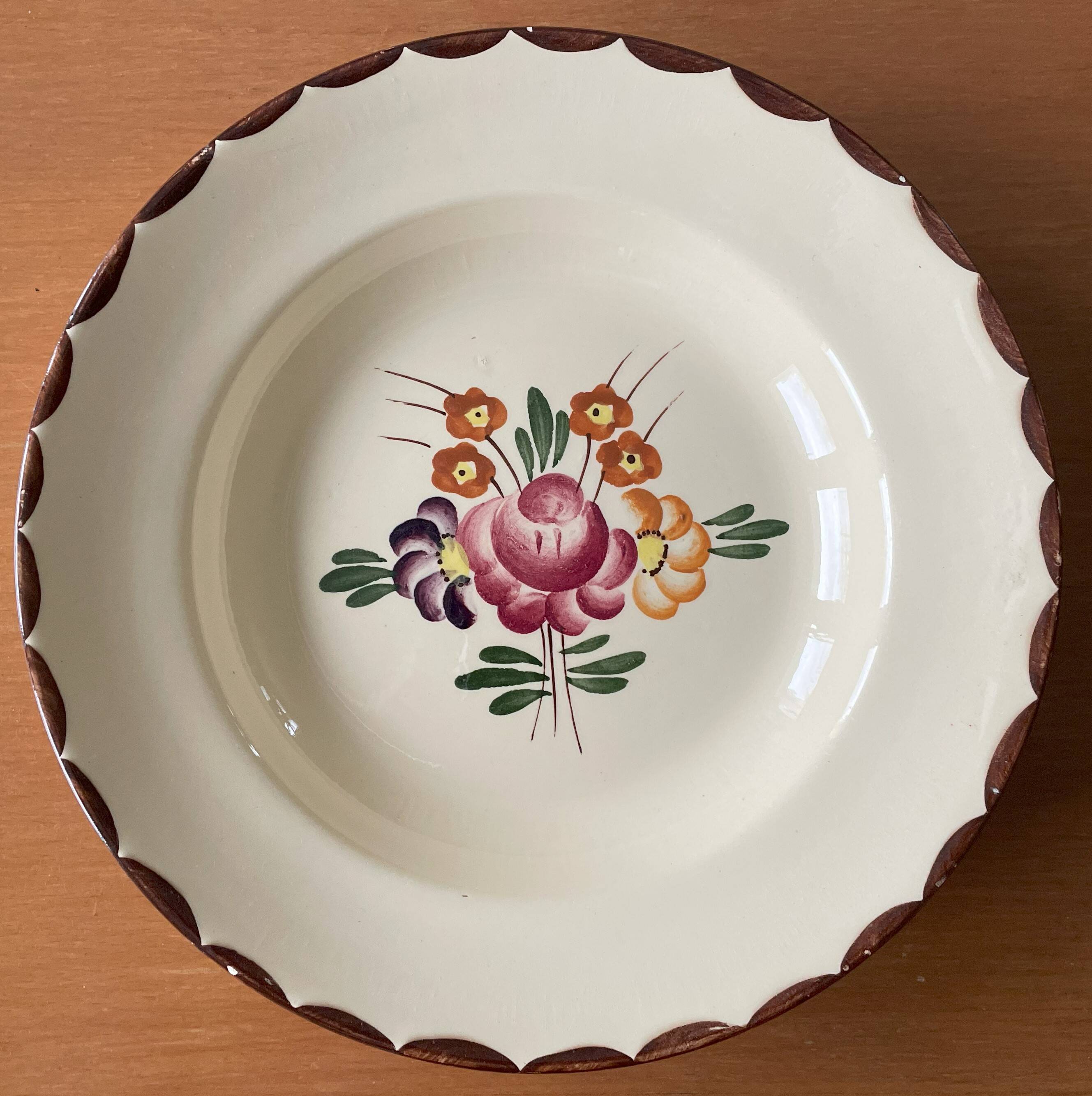 6 assiettes creuses anciennes en faïence de Longchamp