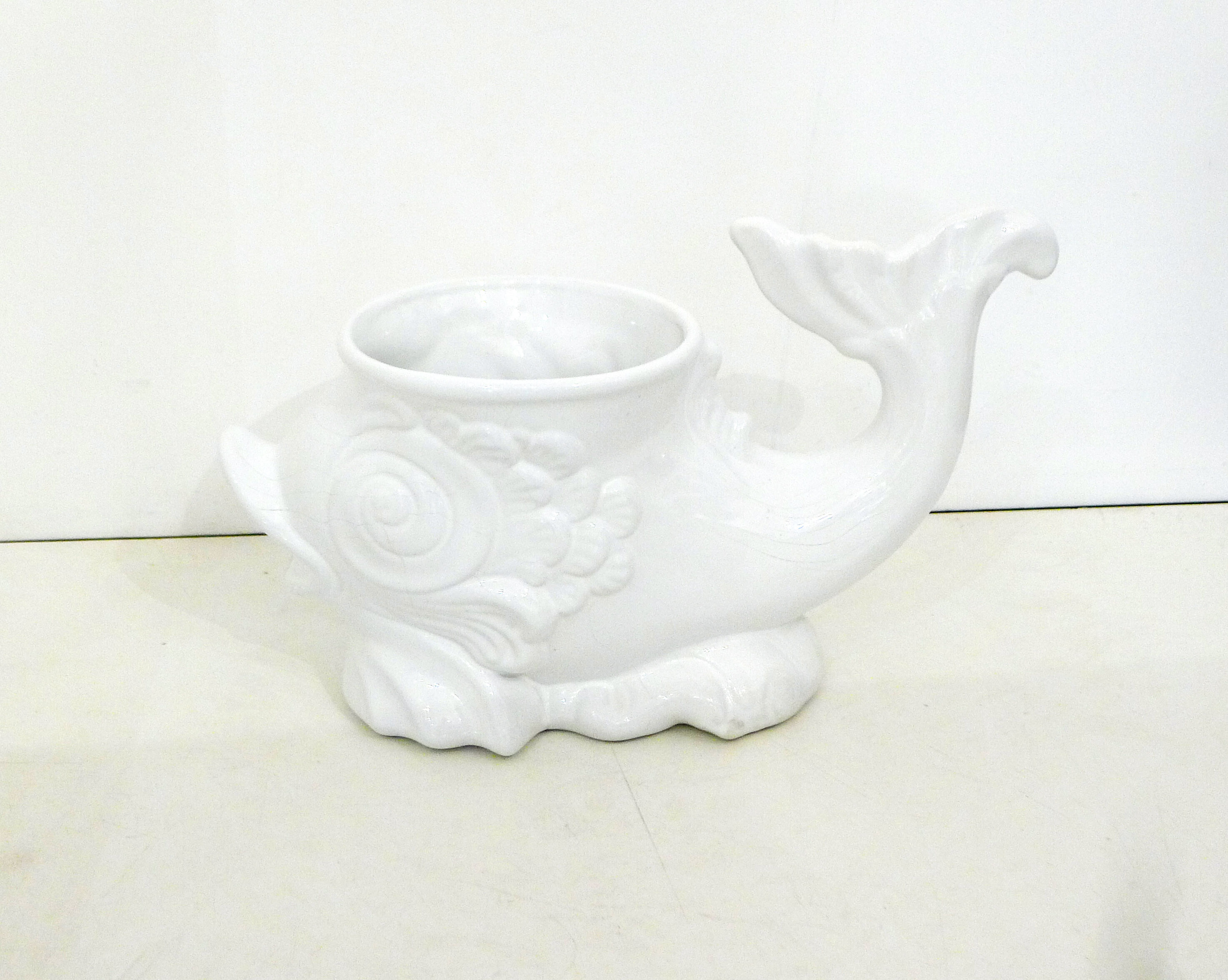 Large fish pot hider