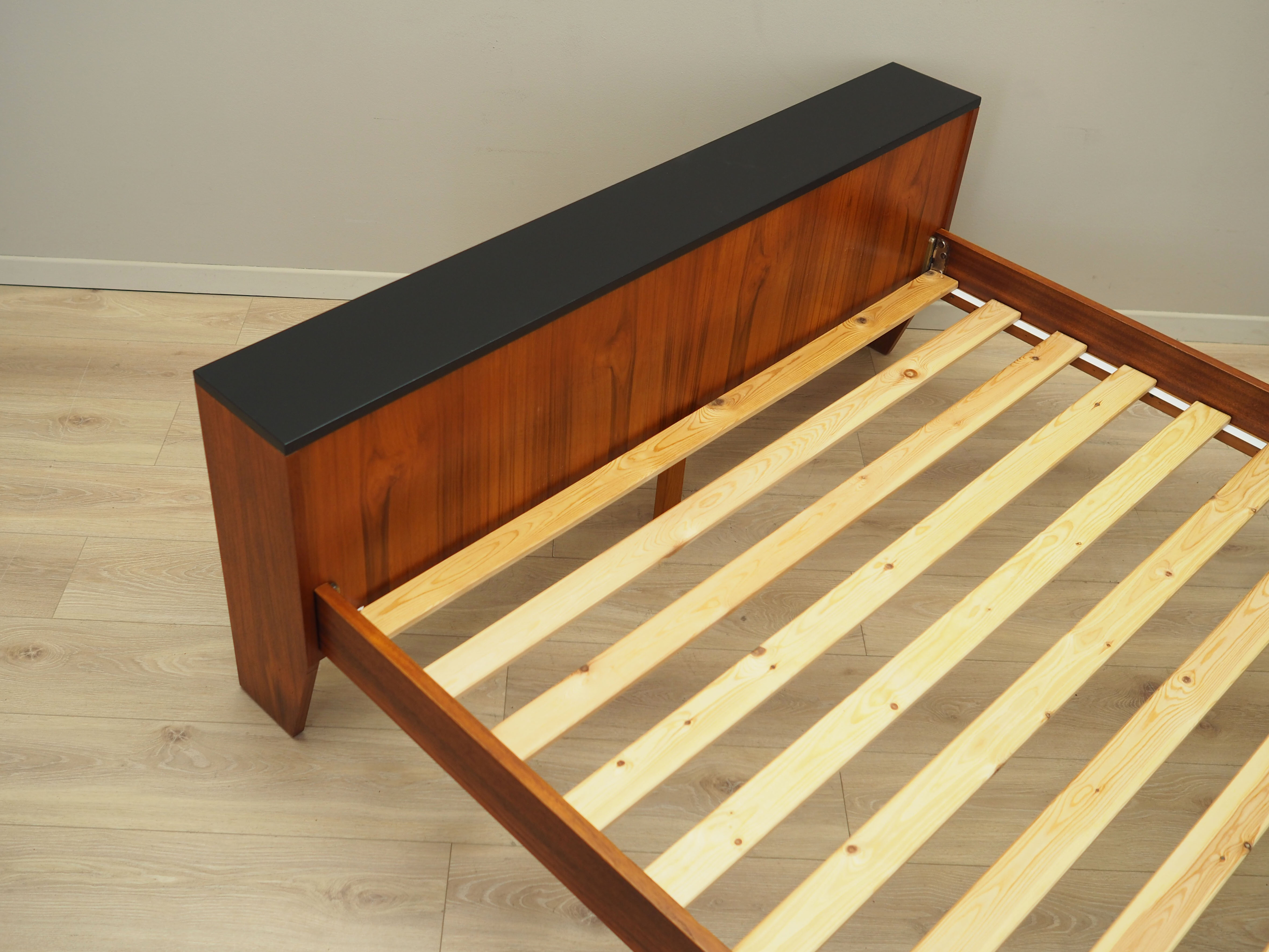 Lit en palissandre, design danois, années 1970, production: Danemark