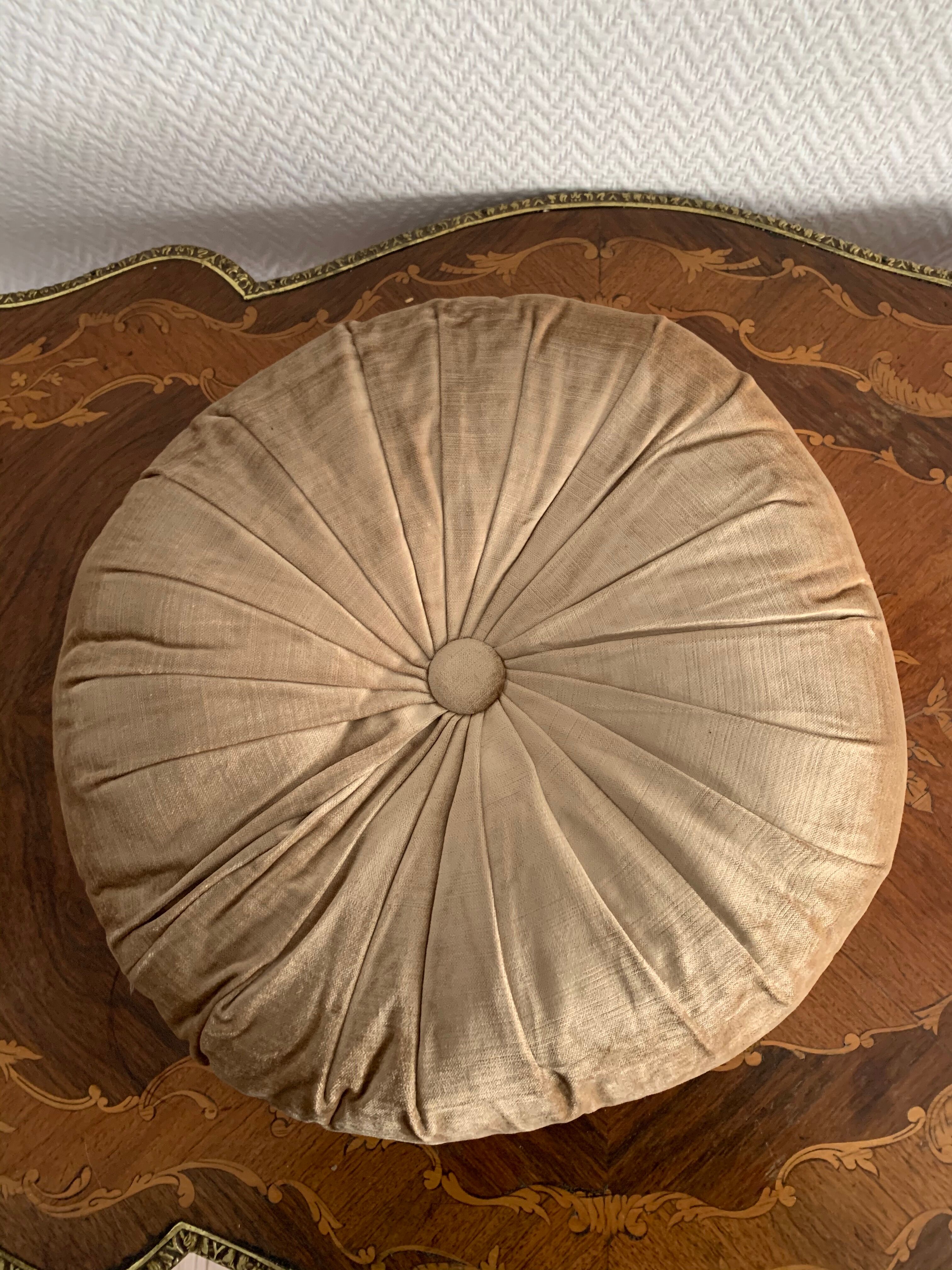 Gold lamé round velvet cushion
