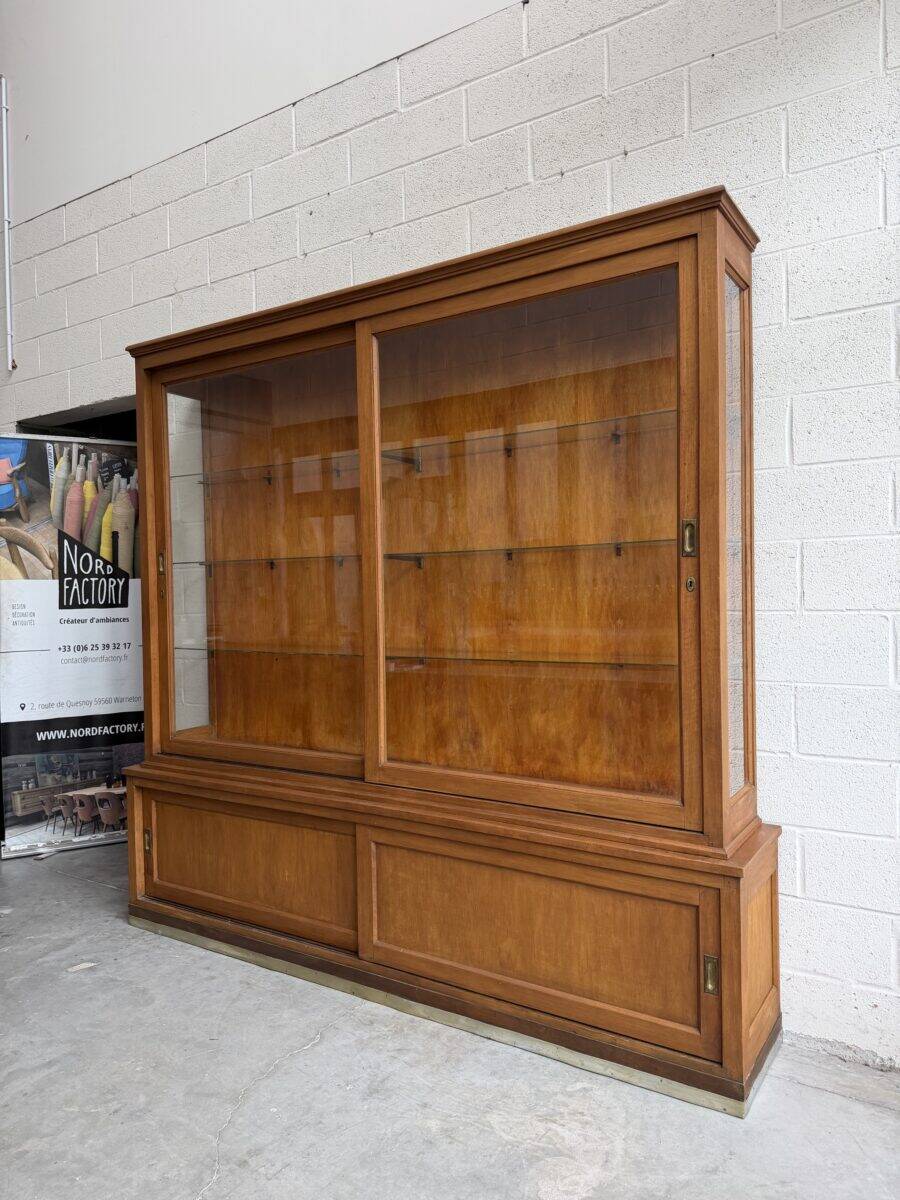 Ancienne vitrine de pharmacie