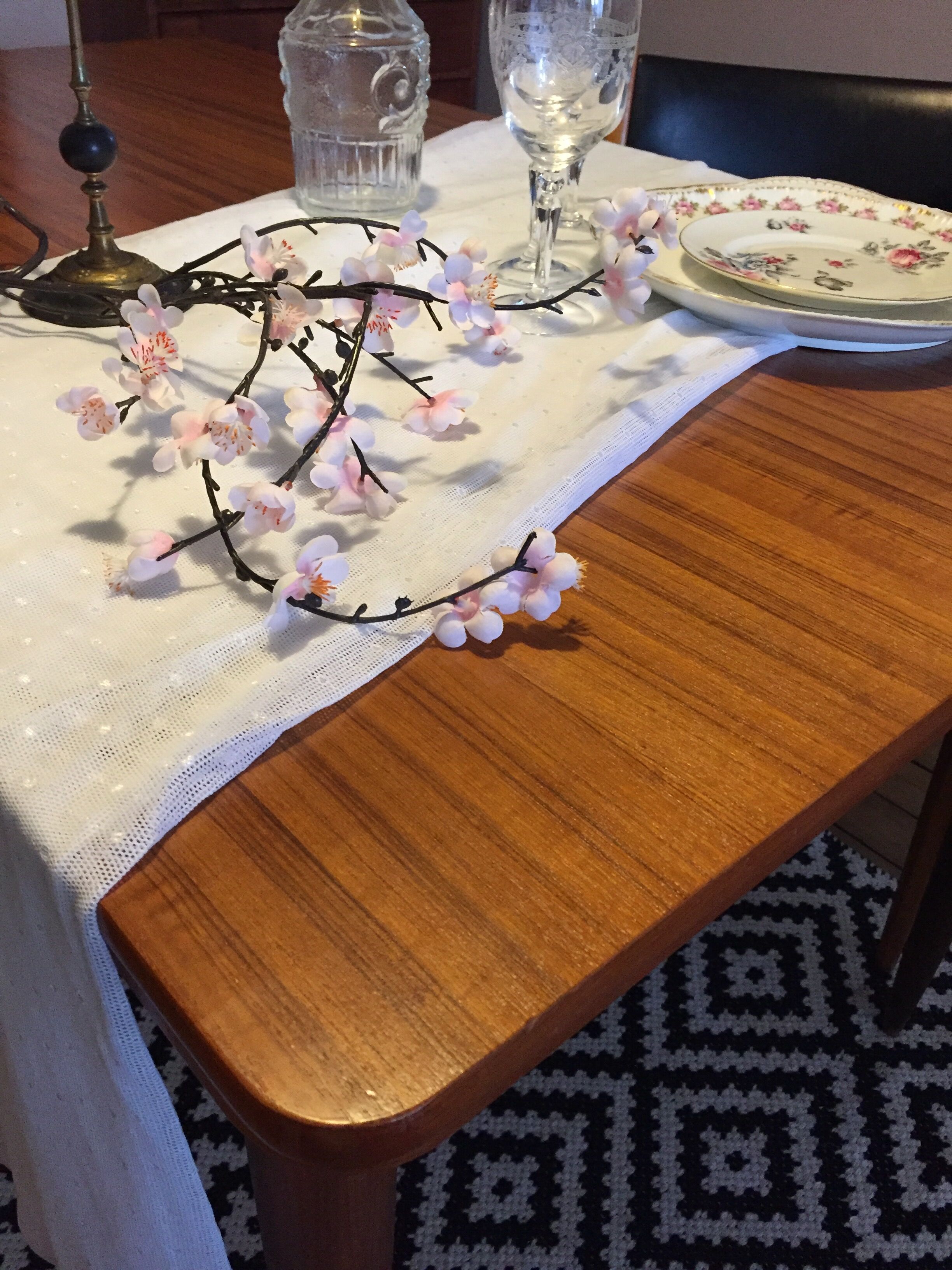 Extendable Scandinavian table