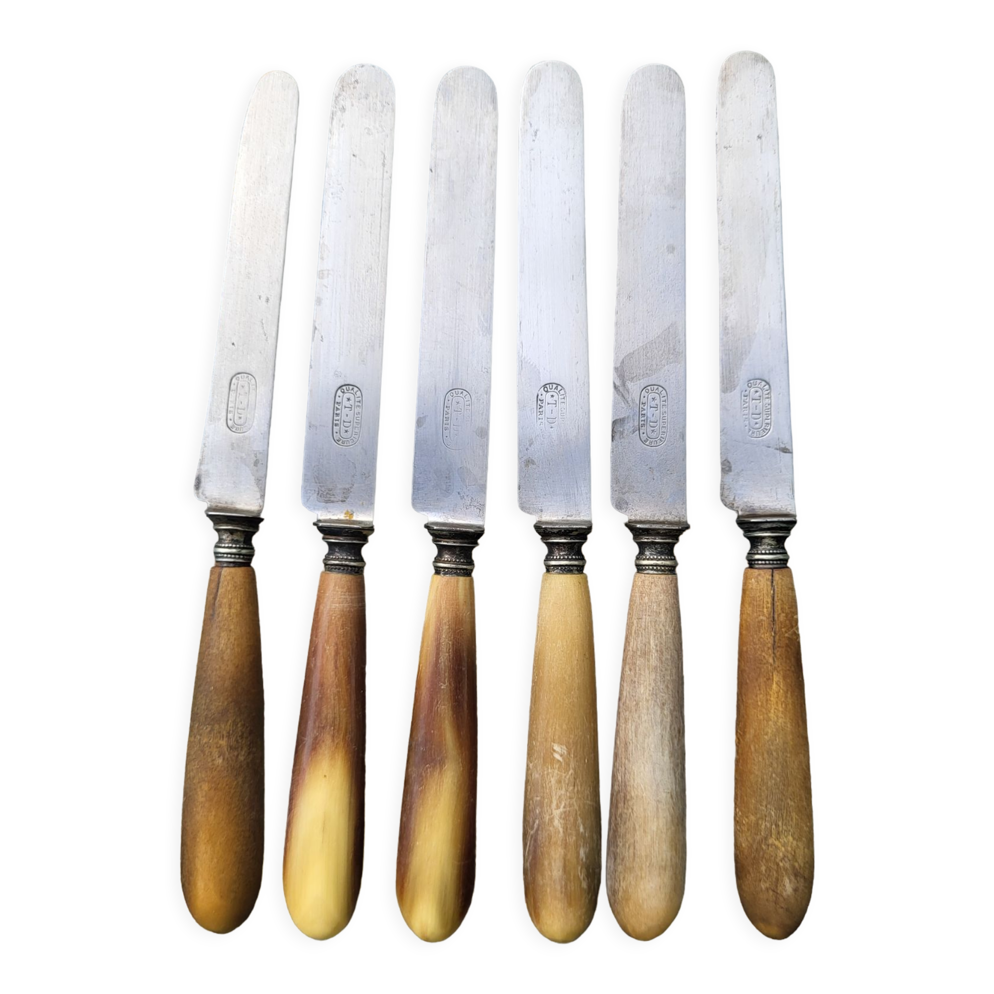 Série de 6 couteaux acier manche corne