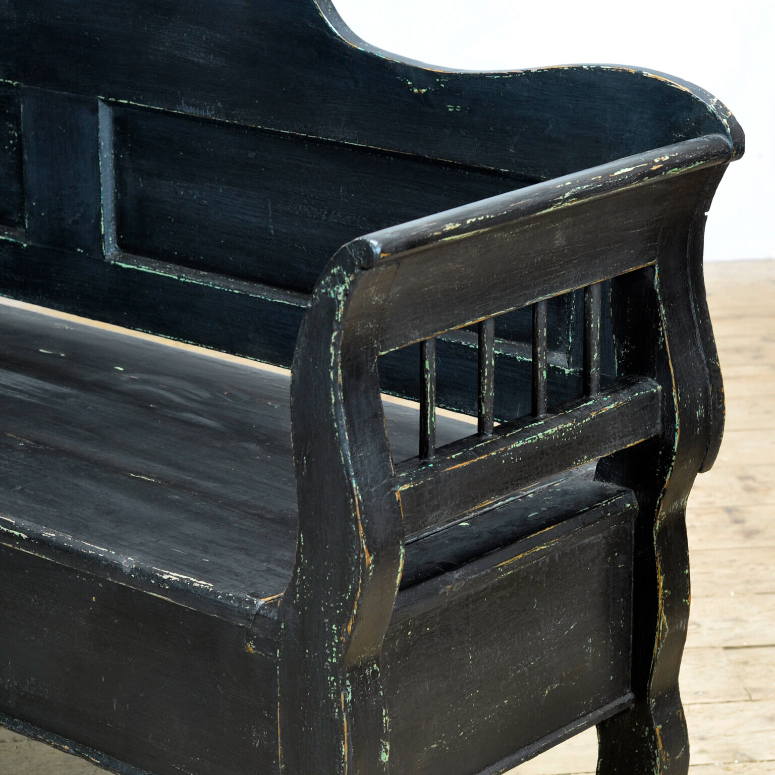 Antique pine drop-top bench, 1900s