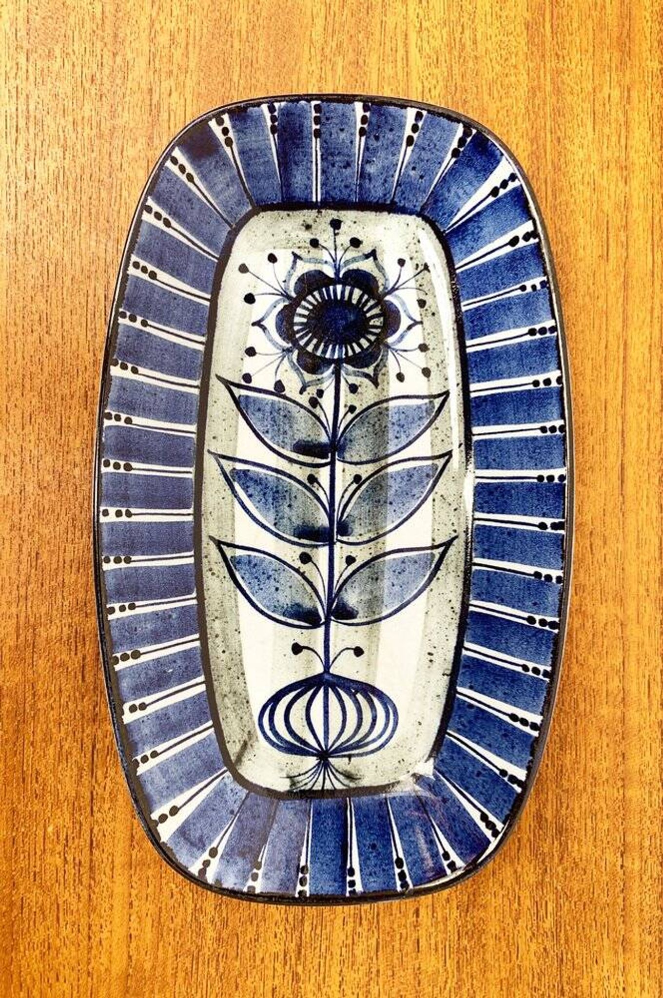 Danish porcelain bowl from the mid-century by Aluminia Royal Copenhagen, 1960s.