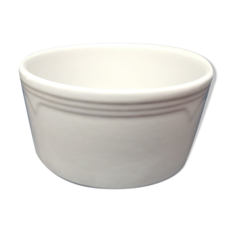 Round porcelain dish