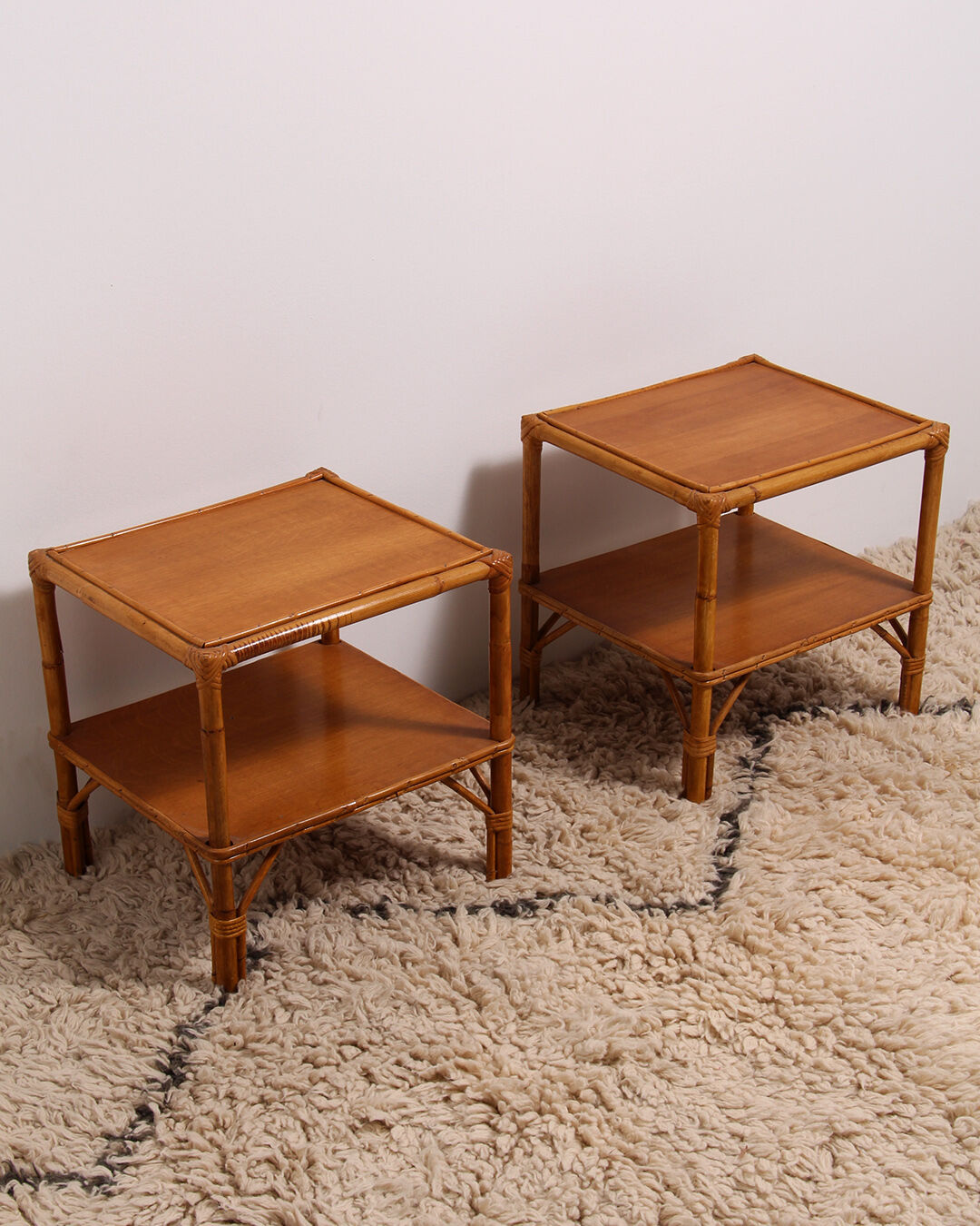 Bed 140 rattan and 2 vintage bedside tables