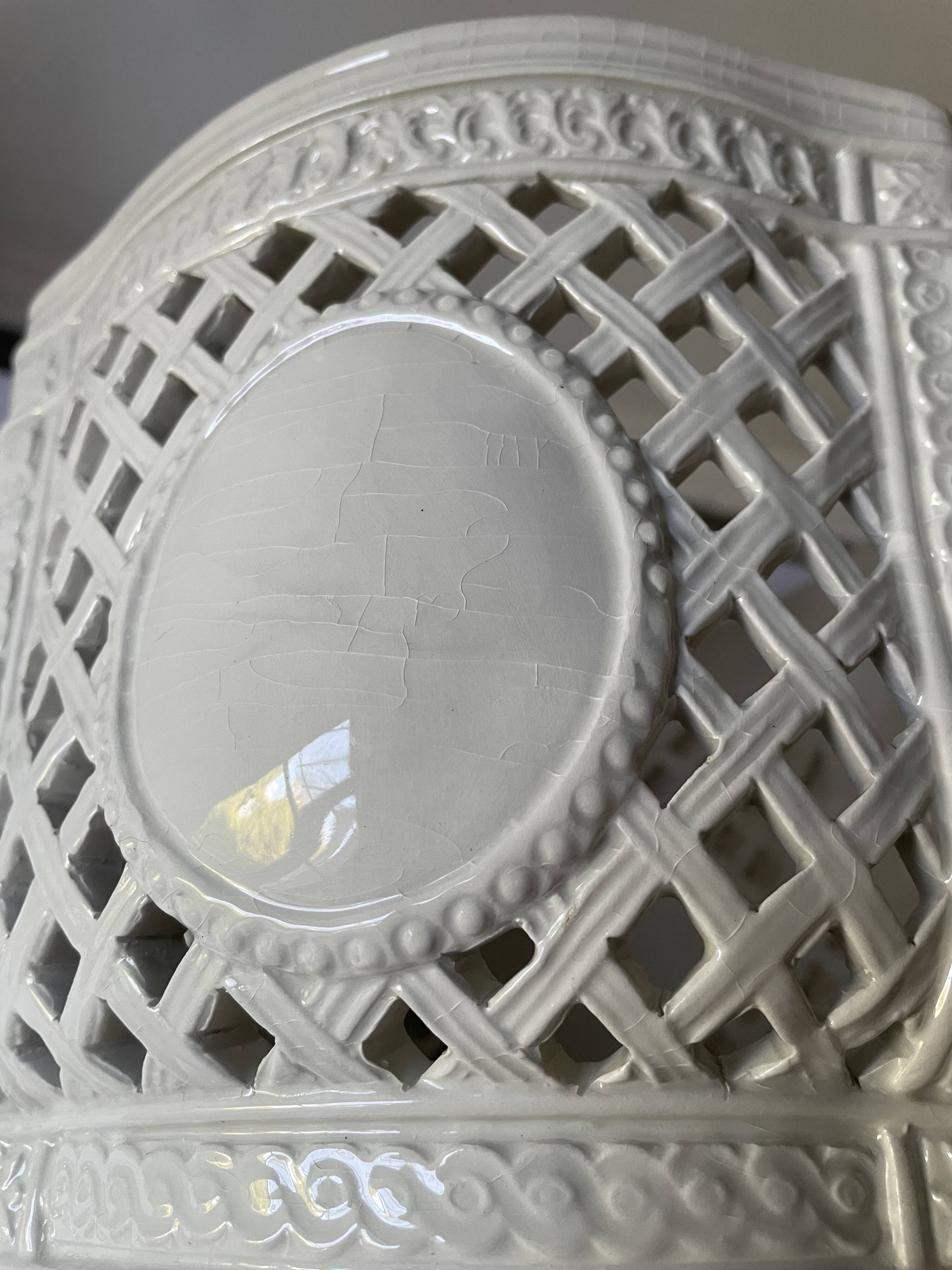 Reticulated pot cover in Italian porcelain