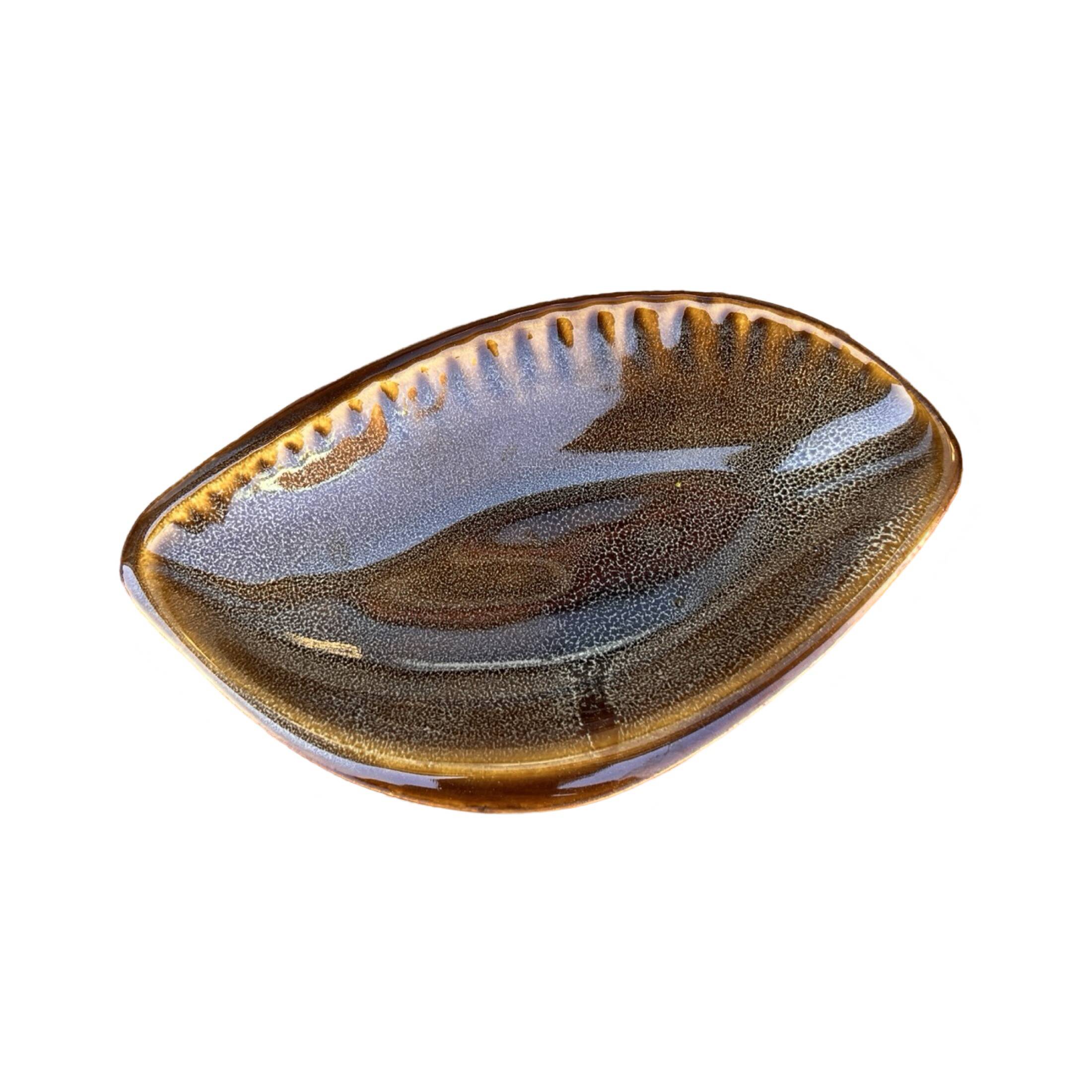 Cendrier en porcelaine en forme de feuille, conçu par A. Sadulski, Mirostowice, années 1970.