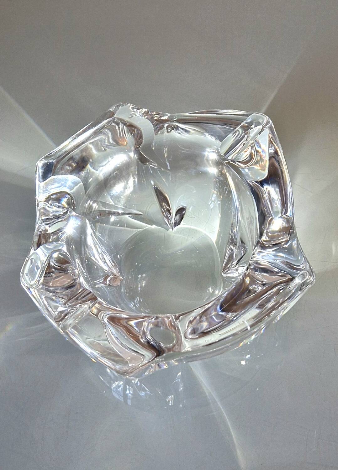Solid crystal centrepiece signed Daum France